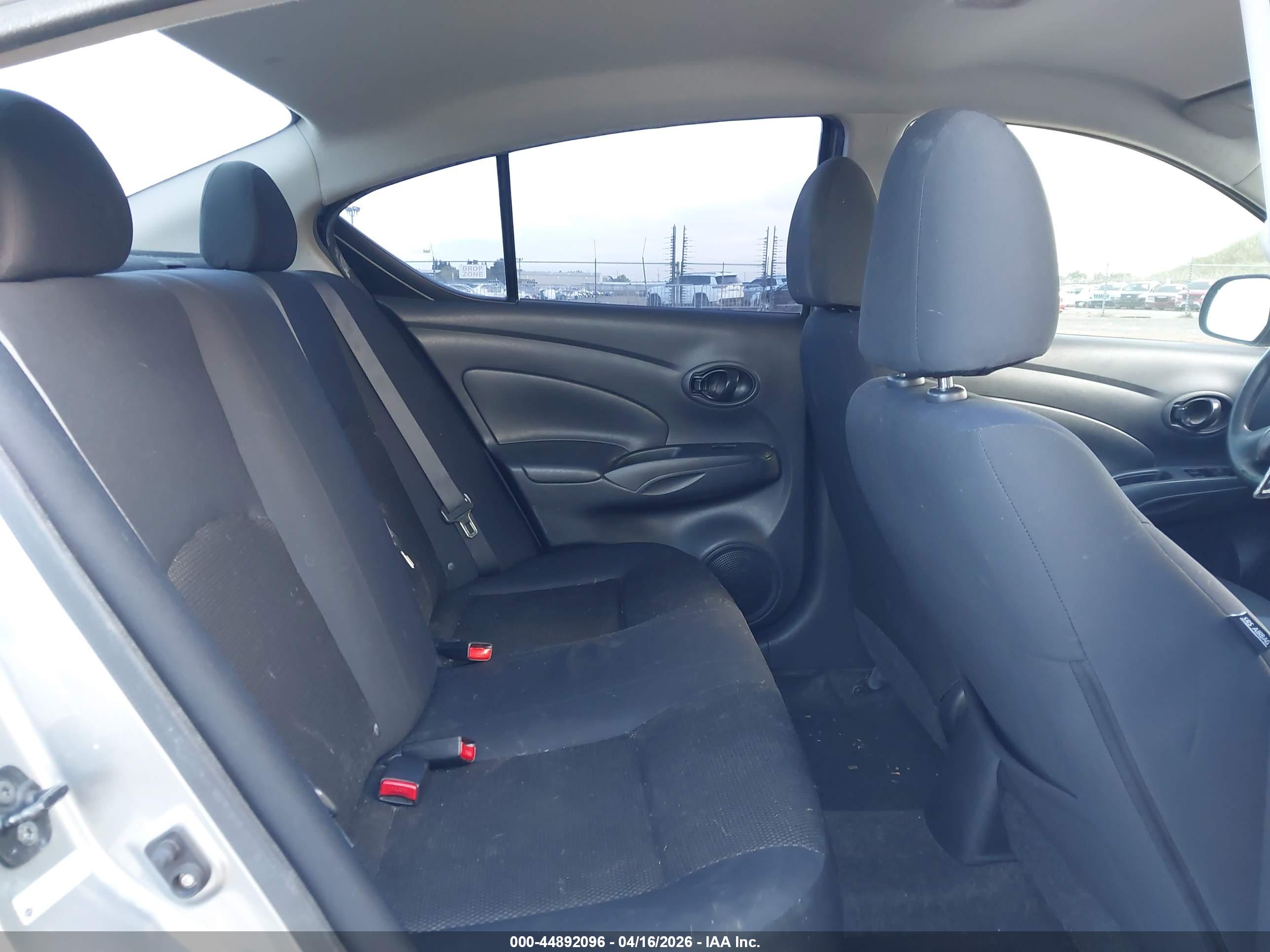 NISSAN VERSA image 8