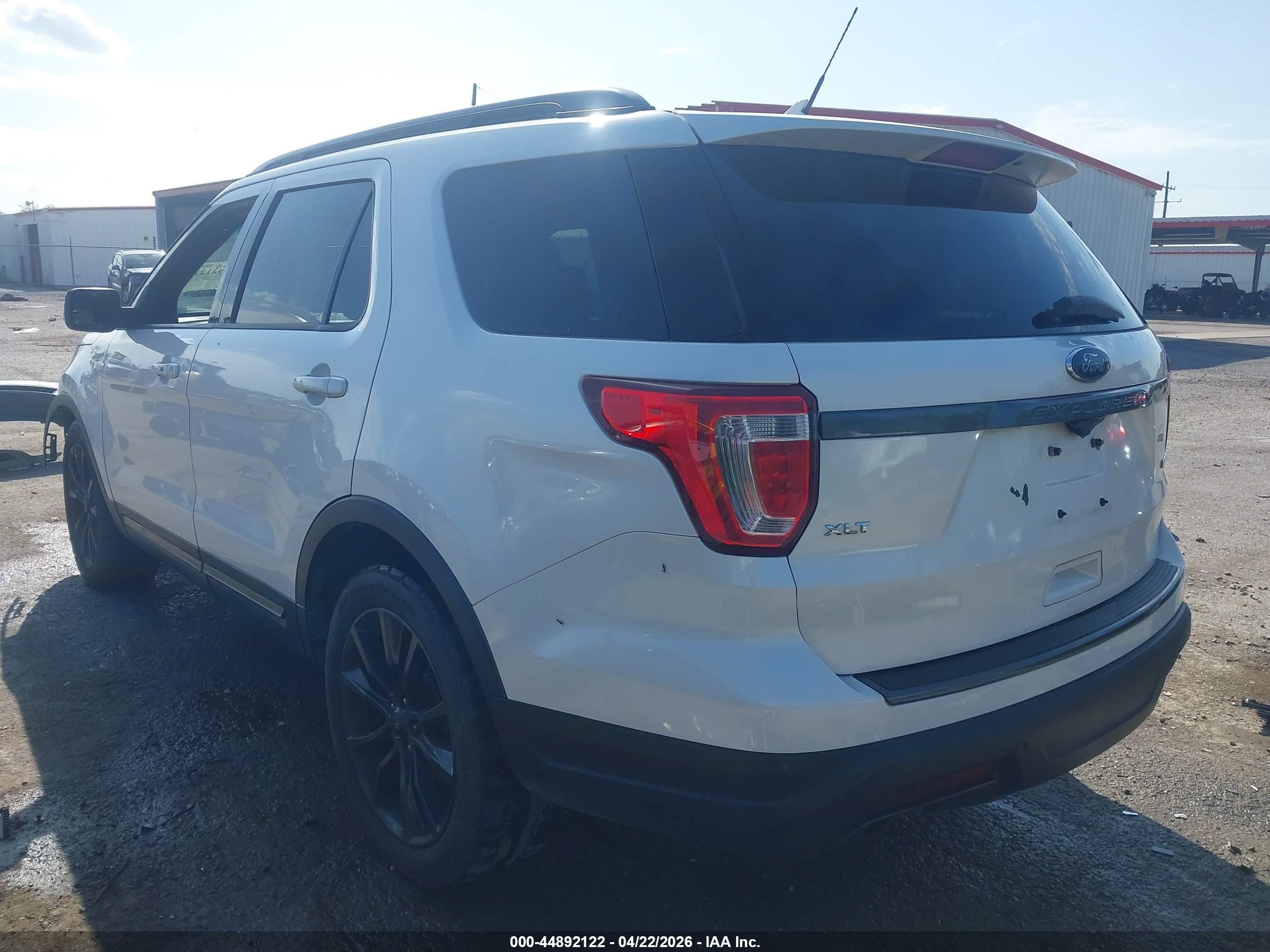 FORD EXPLORER image 3
