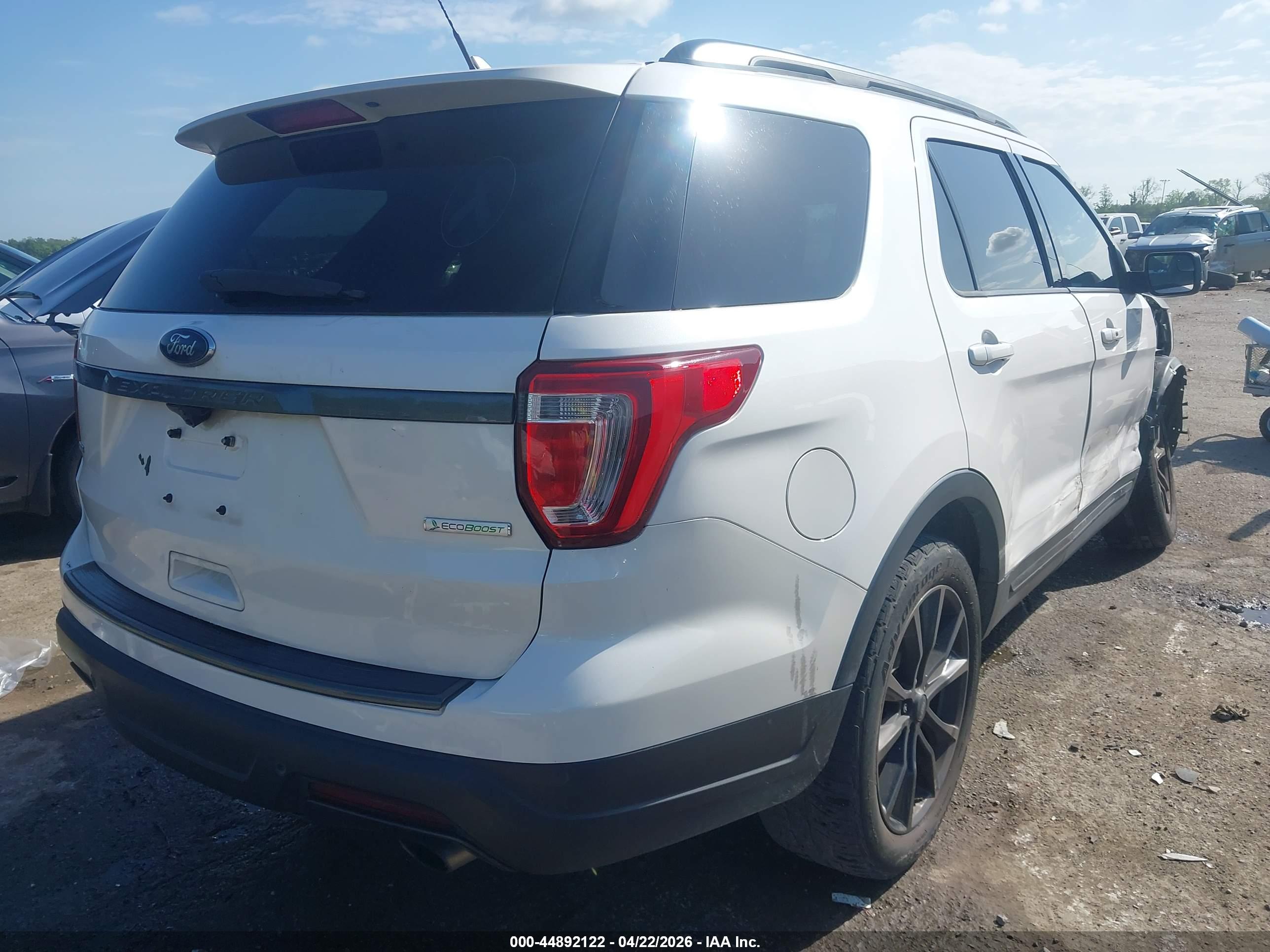 FORD EXPLORER image 4