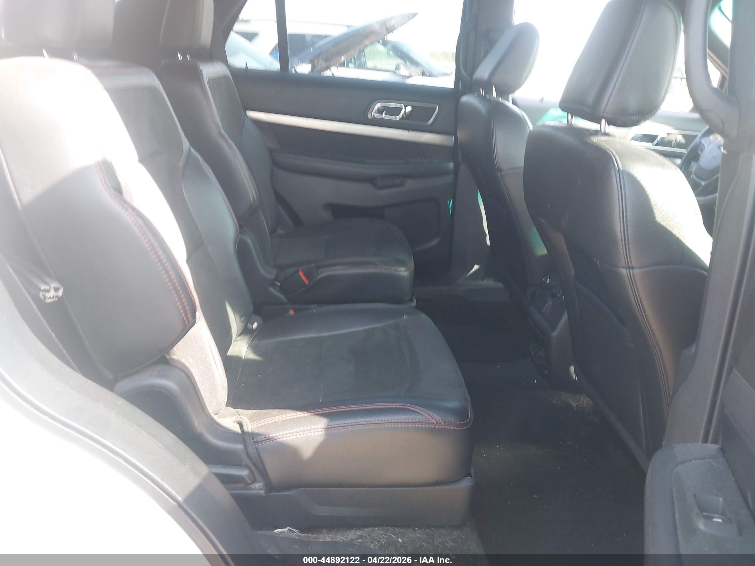 FORD EXPLORER image 8