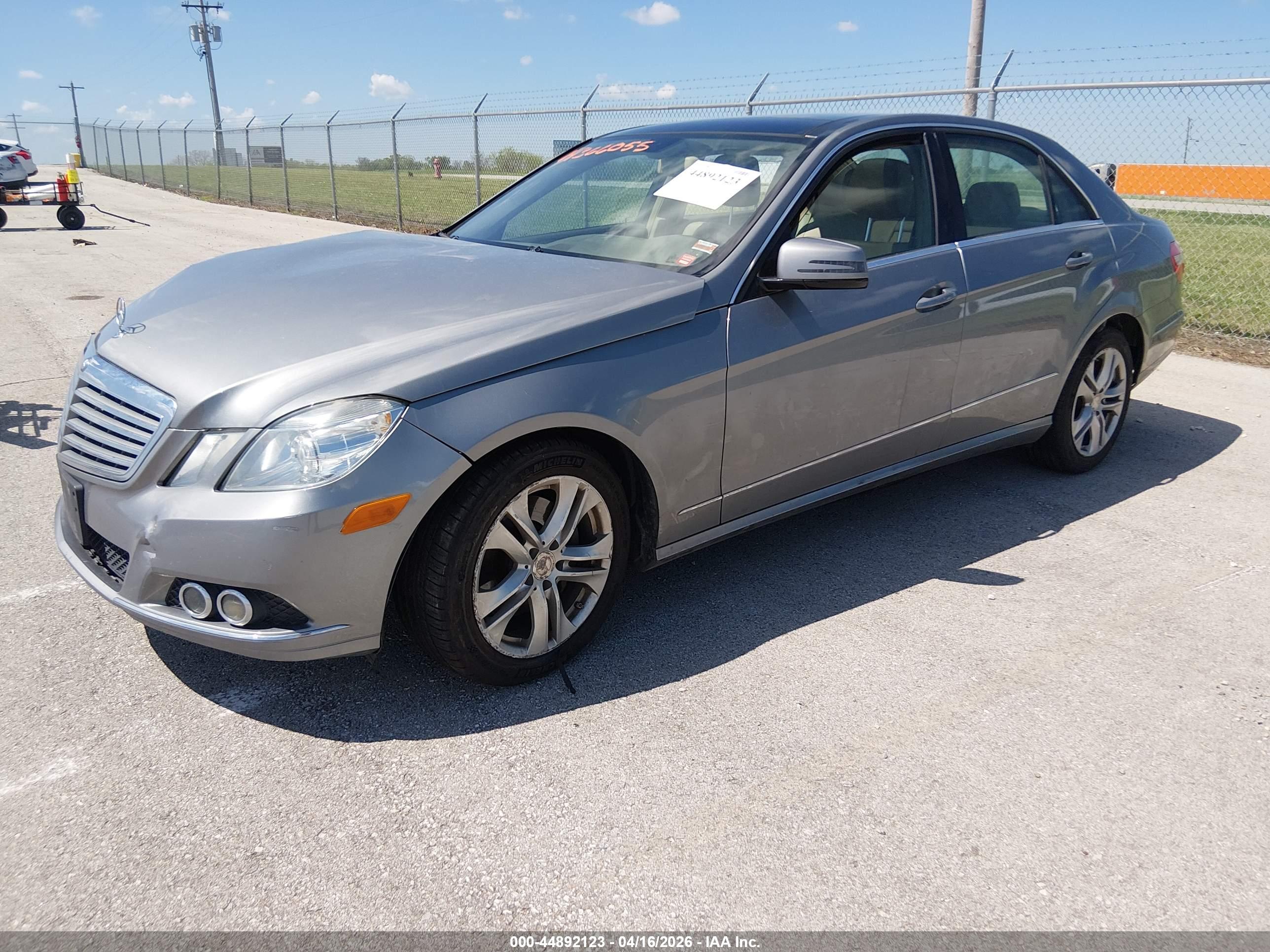 MERCEDES-BENZ E image 2