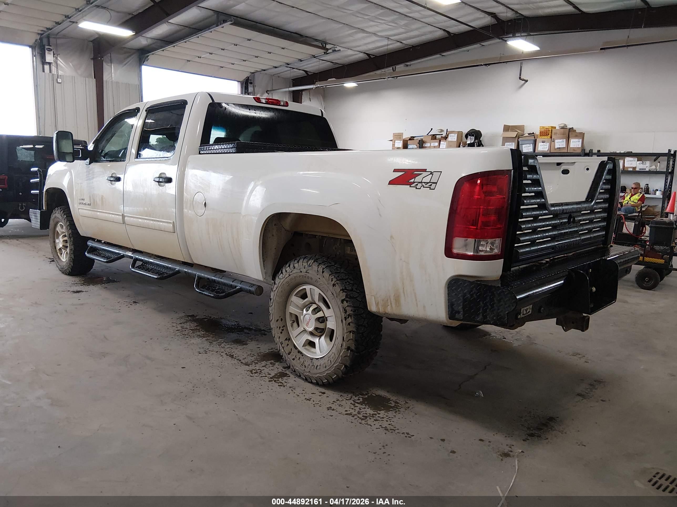 GMC SIERRA image 3