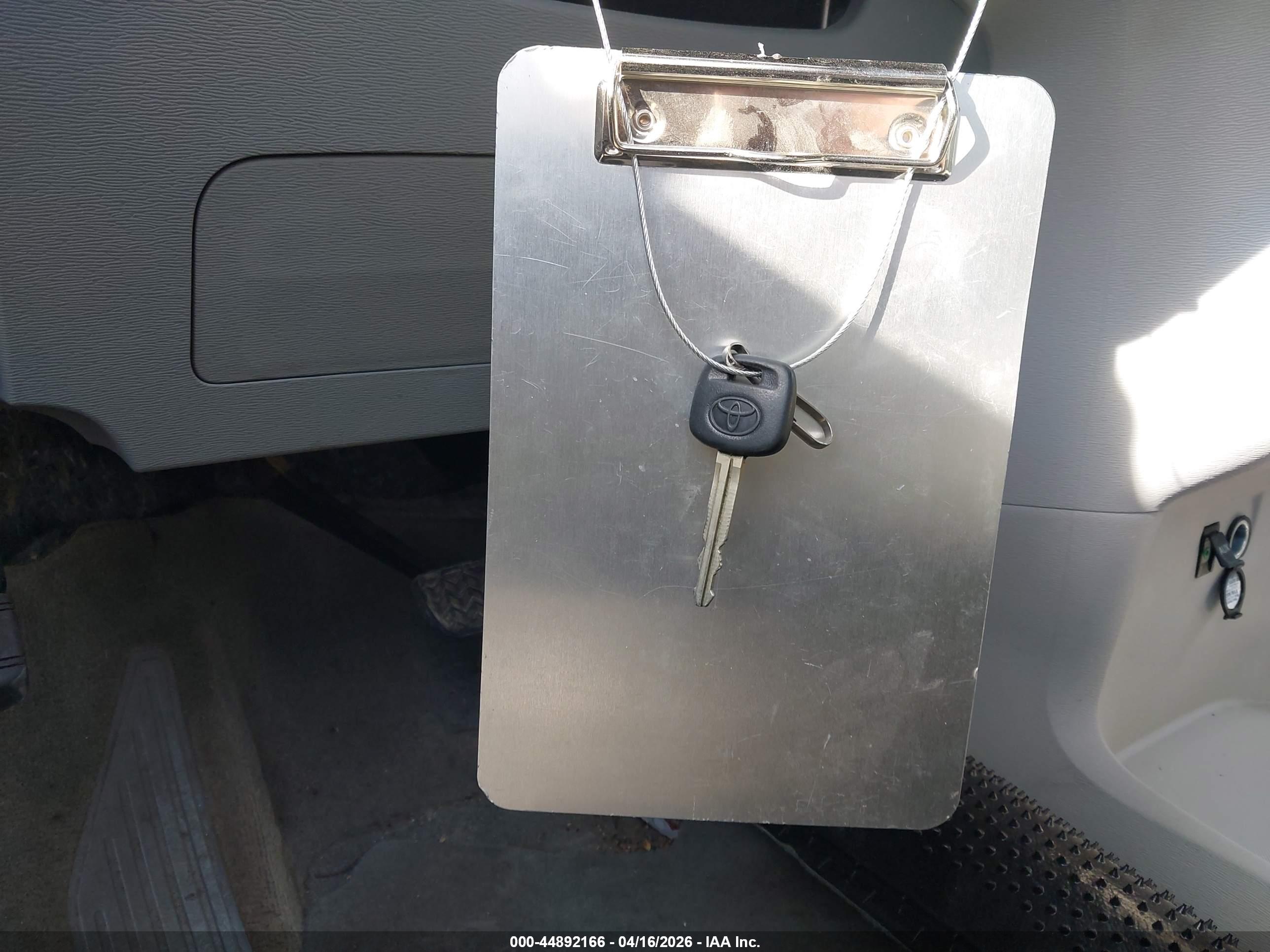 TOYOTA SIENNA image 11