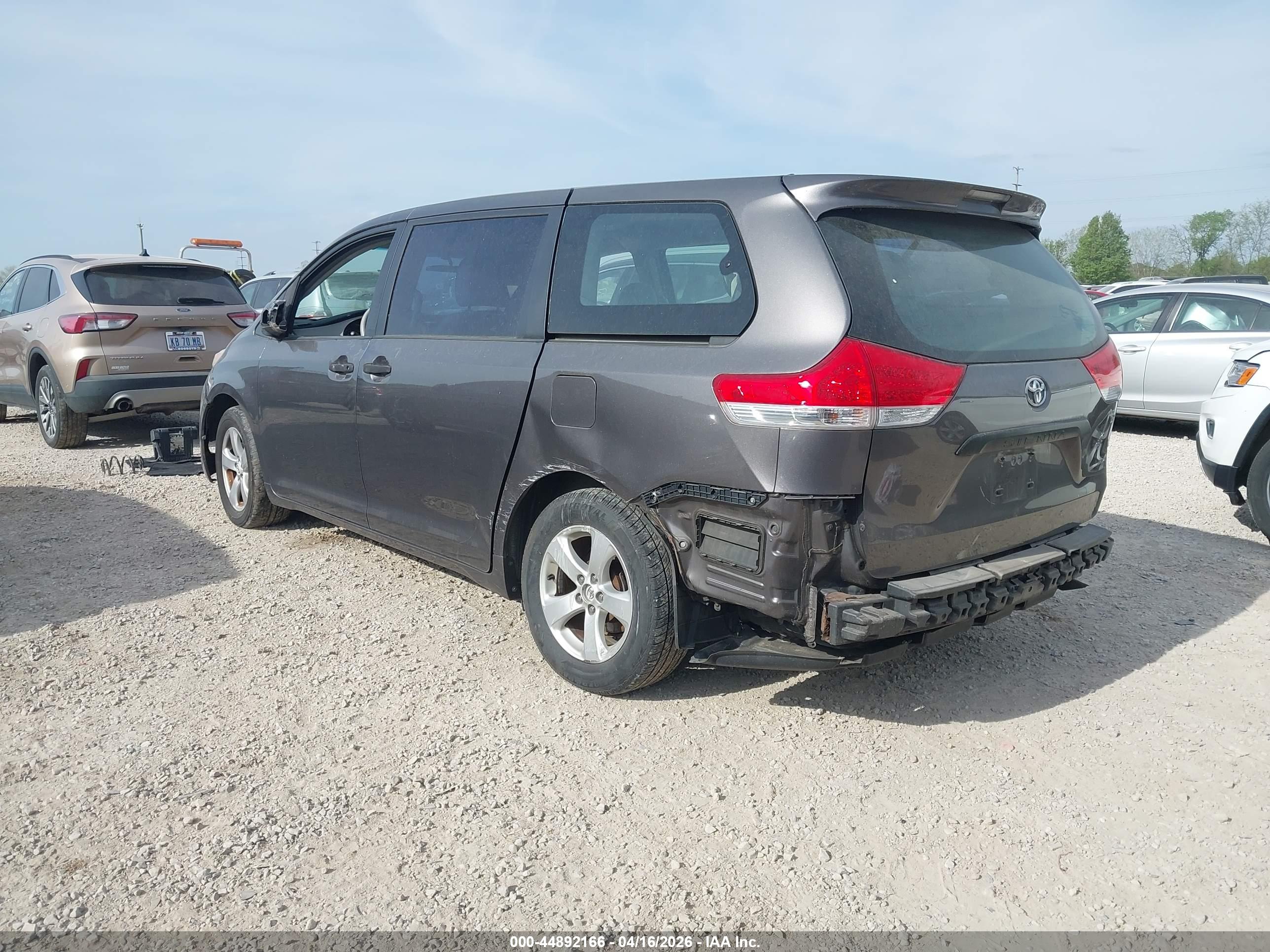 TOYOTA SIENNA image 3