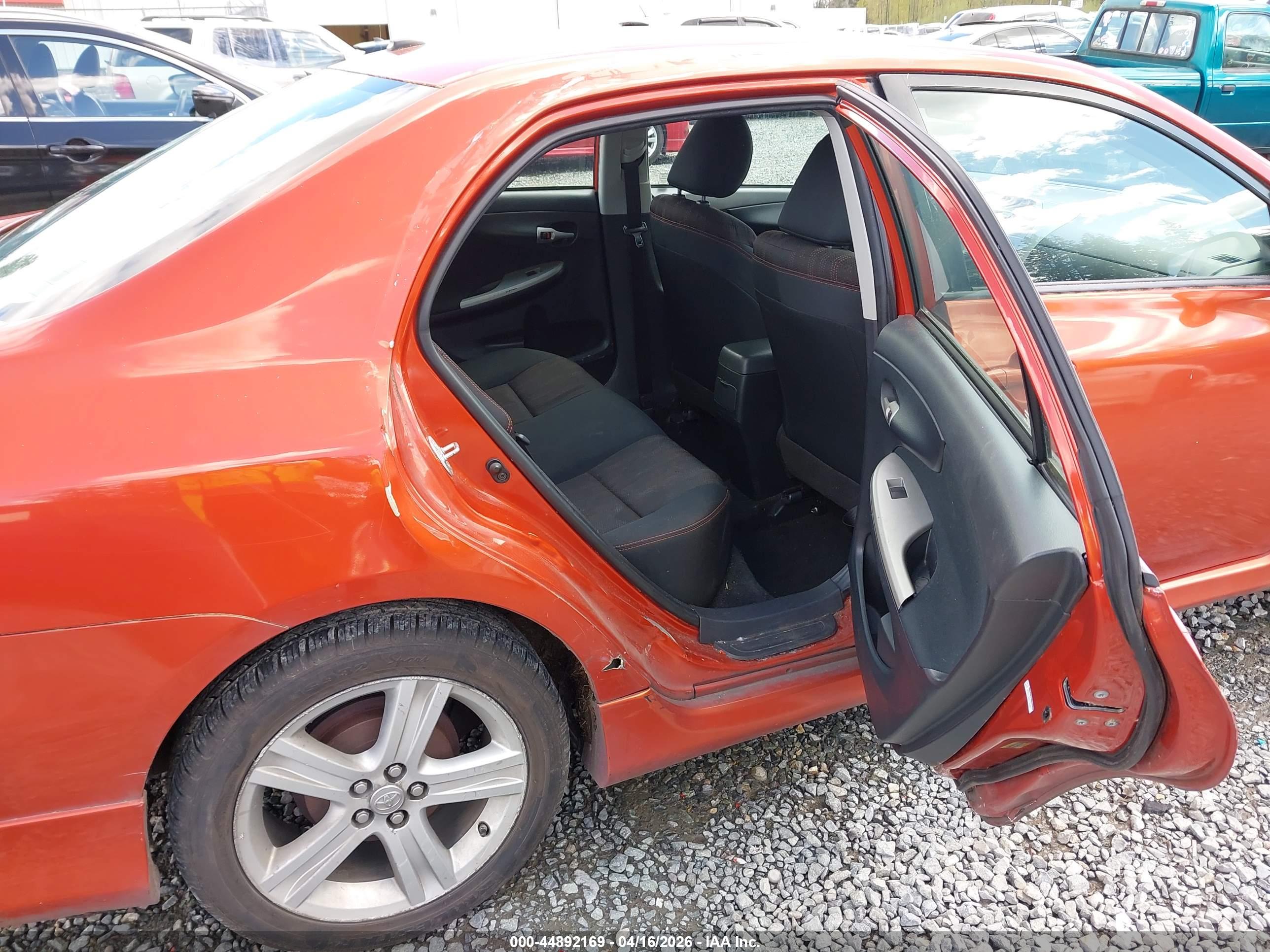 TOYOTA COROLLA image 8