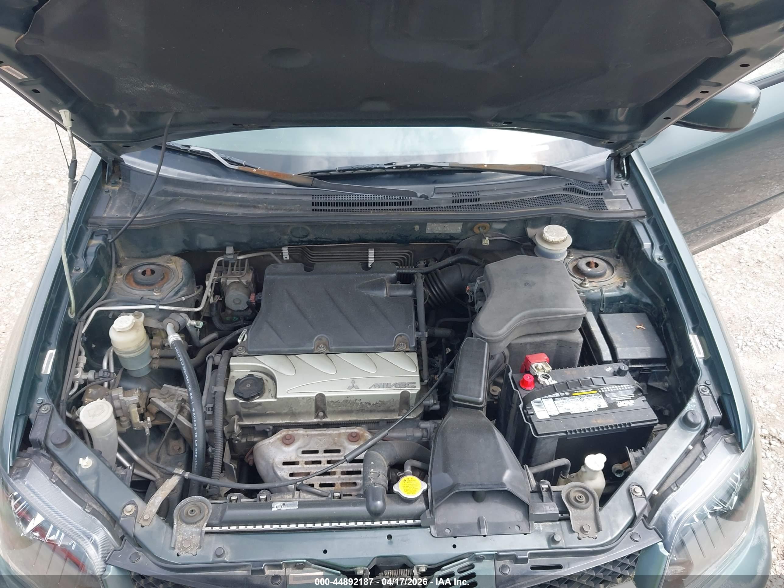 MITSUBISHI OUTLANDER image 10