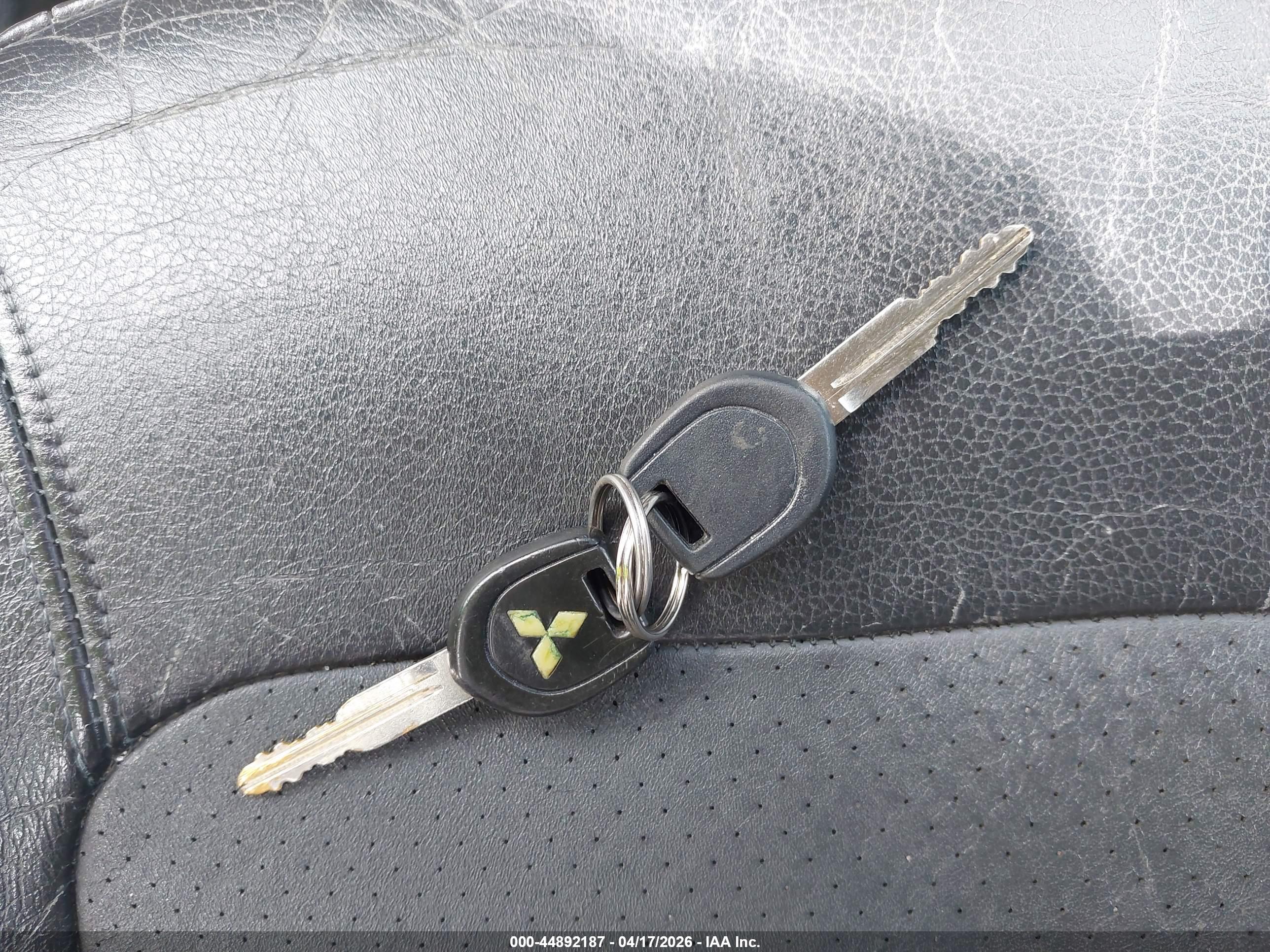 MITSUBISHI OUTLANDER image 11
