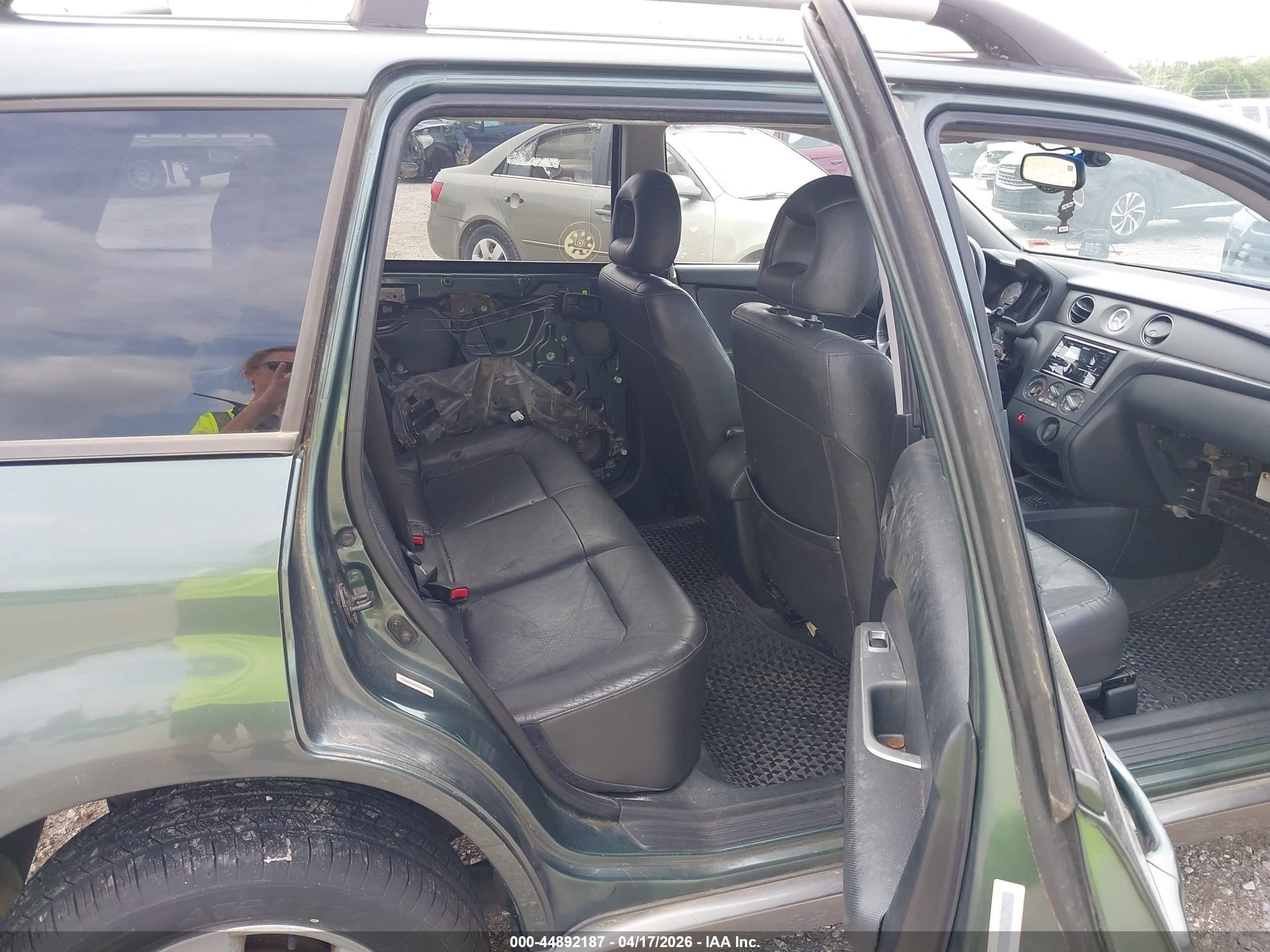 MITSUBISHI OUTLANDER image 8