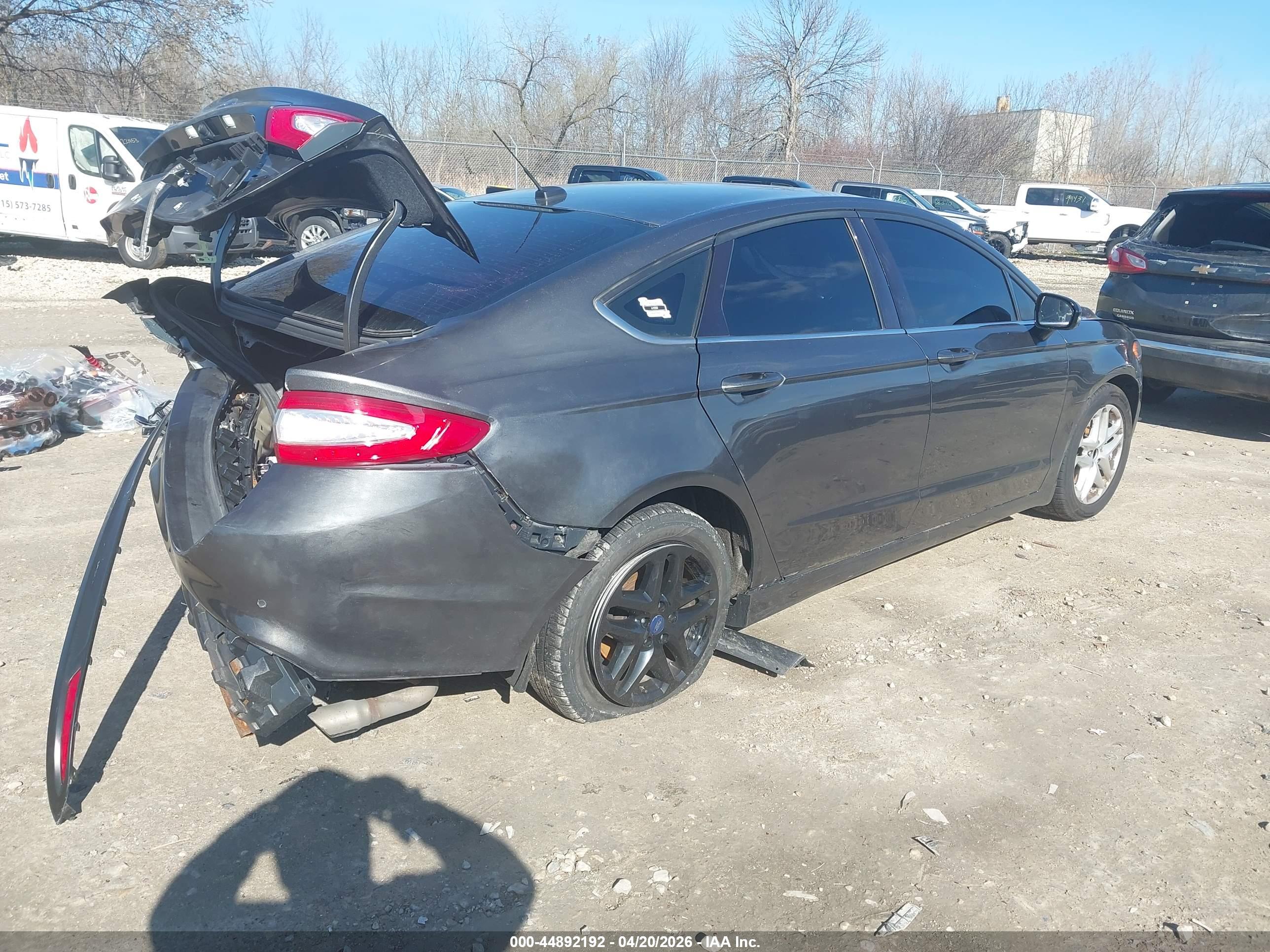 FORD FUSION image 4