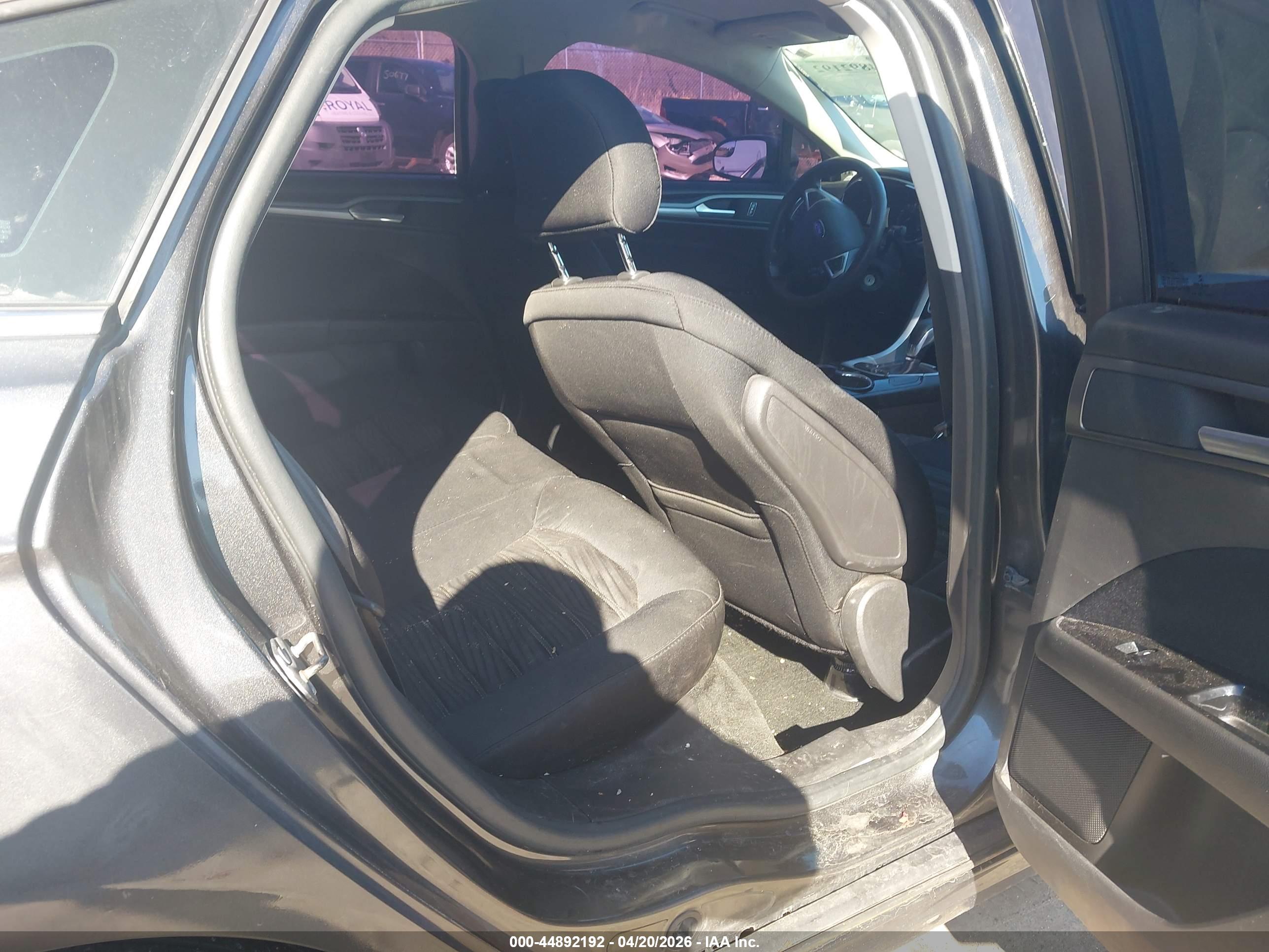 FORD FUSION image 8
