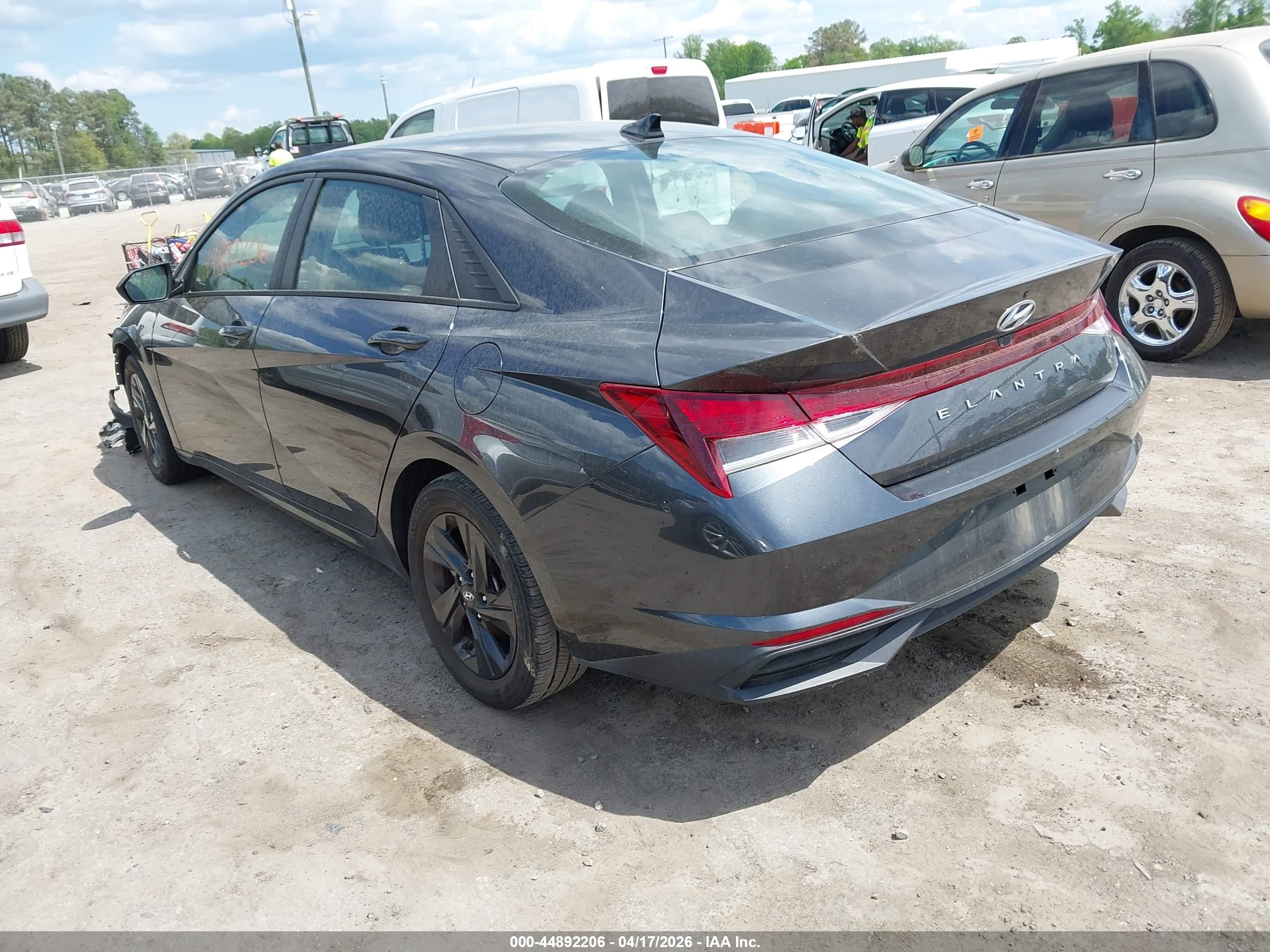 HYUNDAI ELANTRA image 3