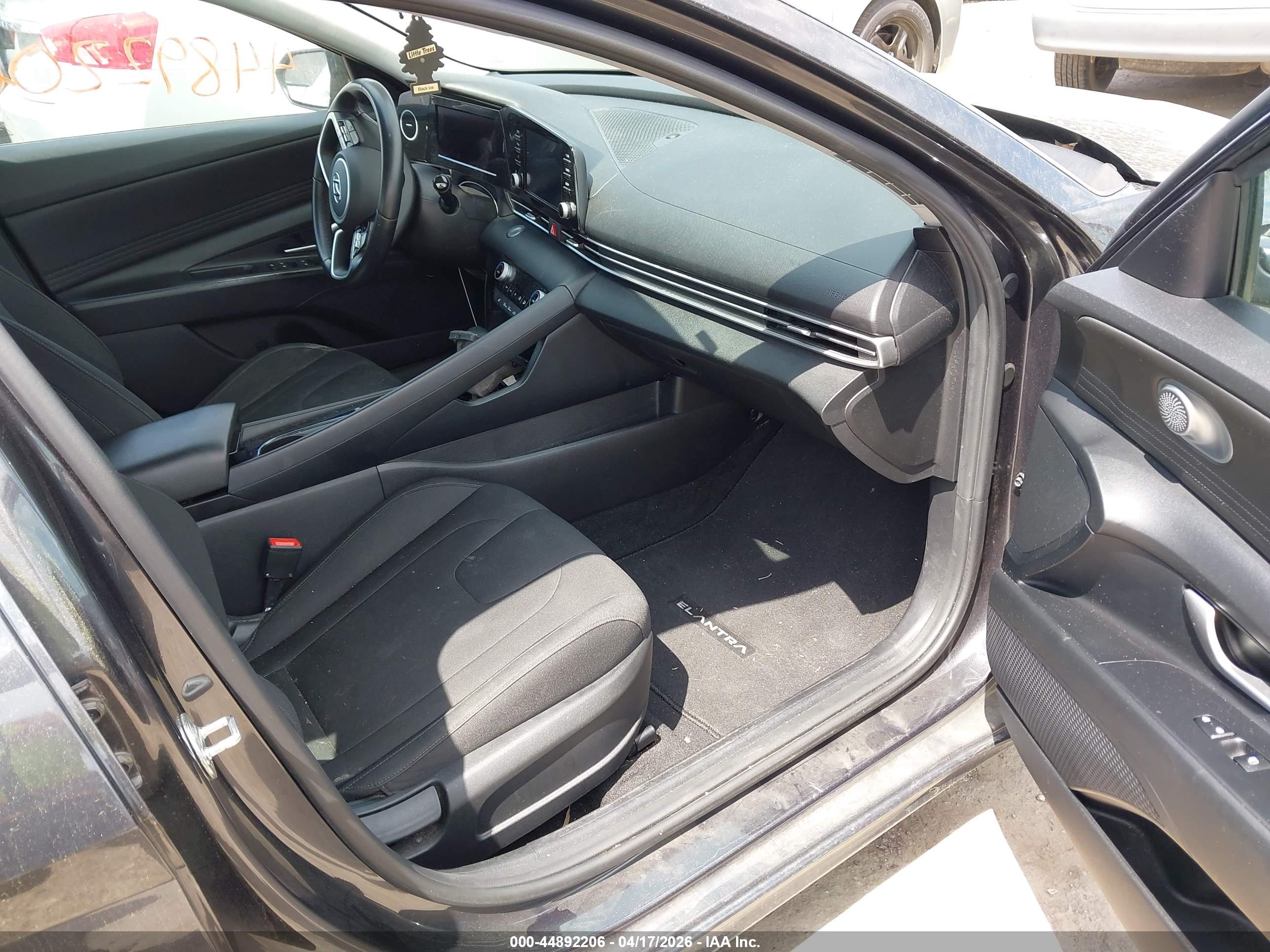 HYUNDAI ELANTRA image 5
