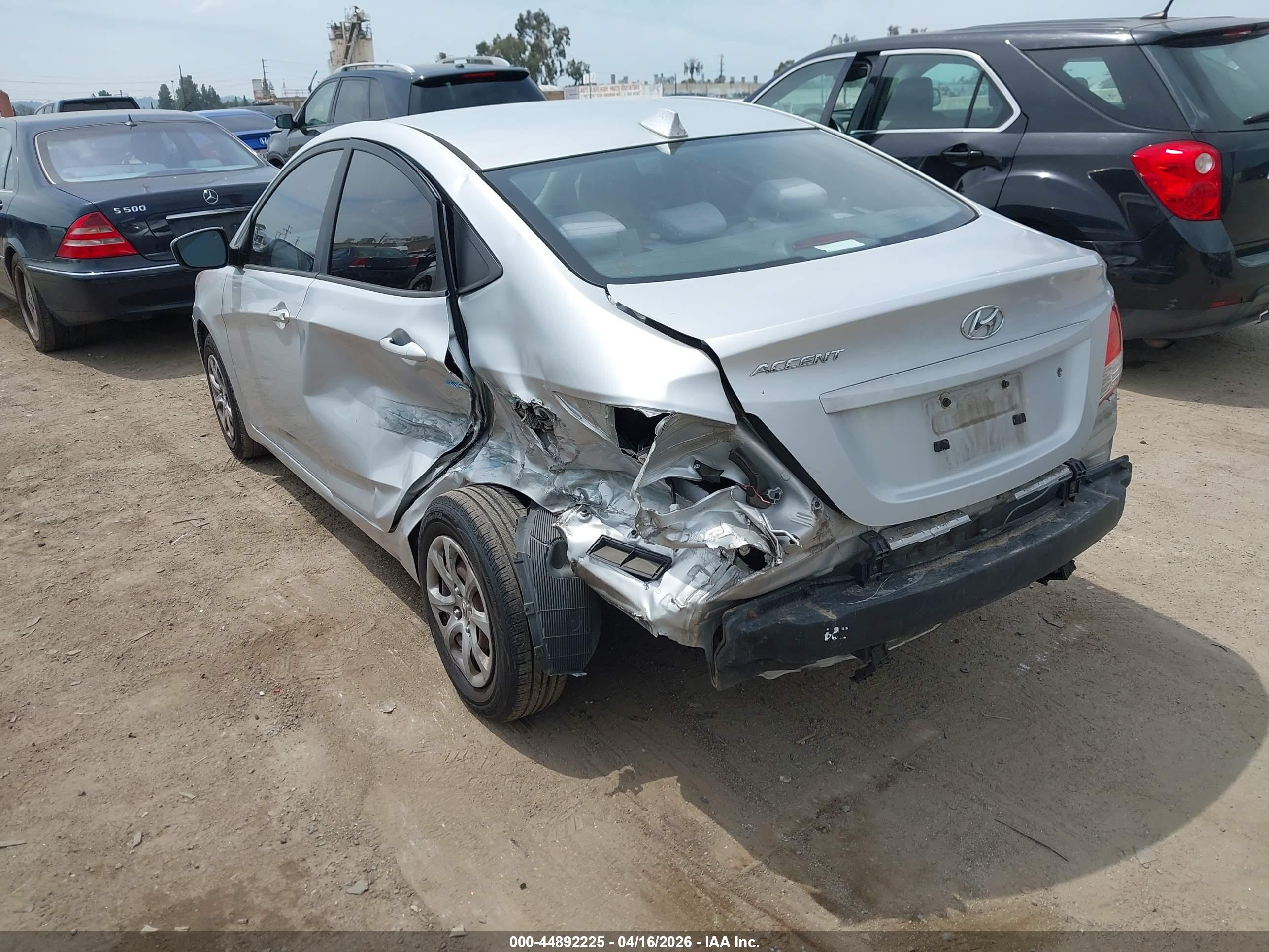 HYUNDAI ACCENT image 3