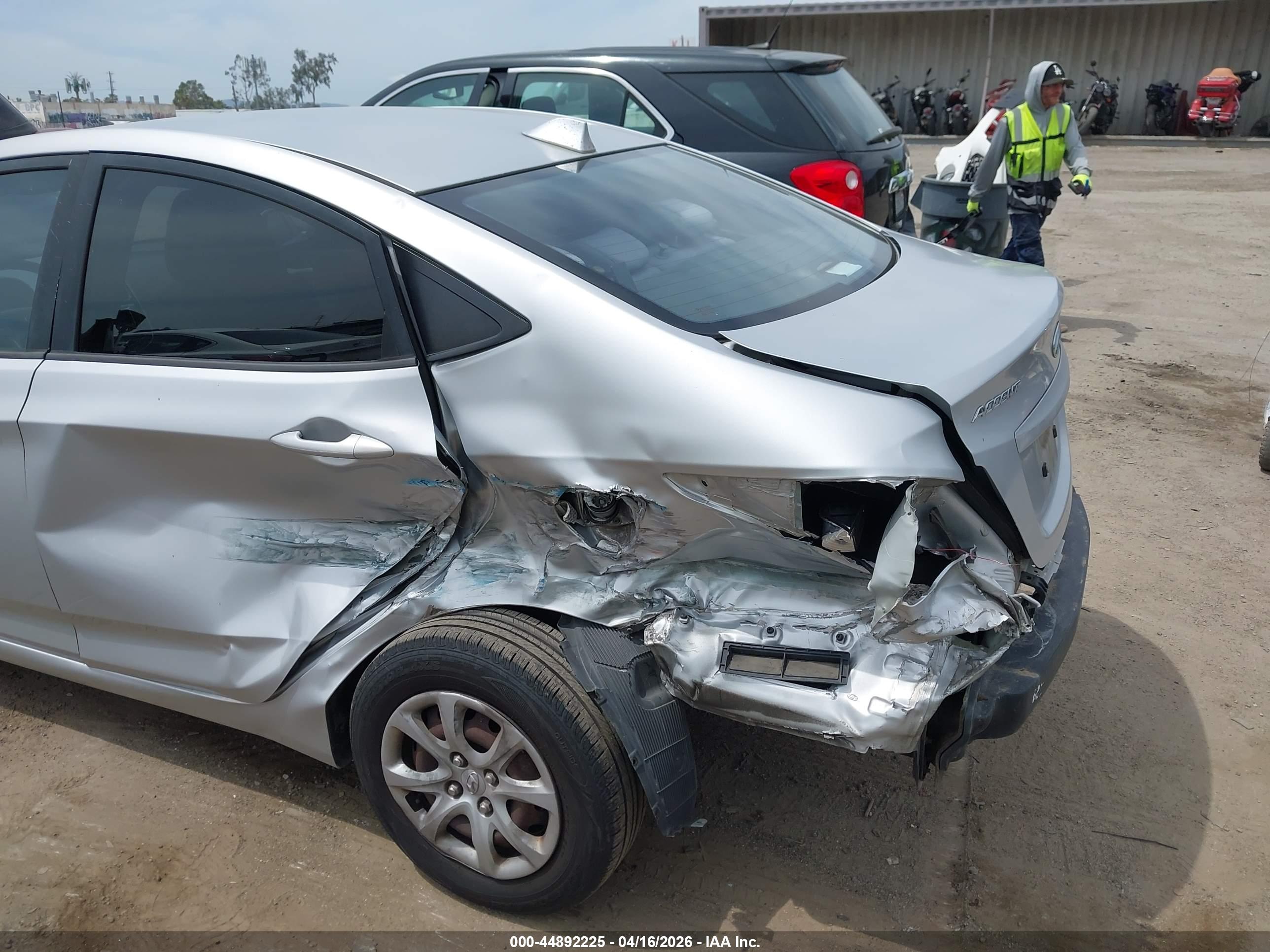 HYUNDAI ACCENT image 6