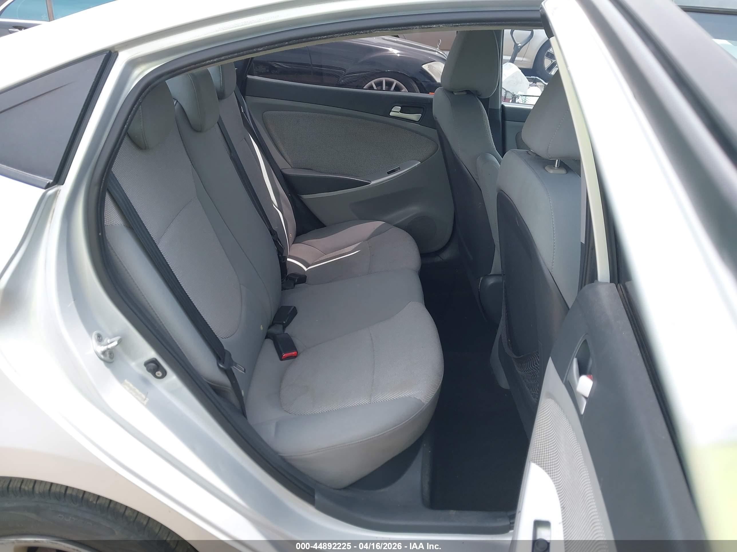 HYUNDAI ACCENT image 8