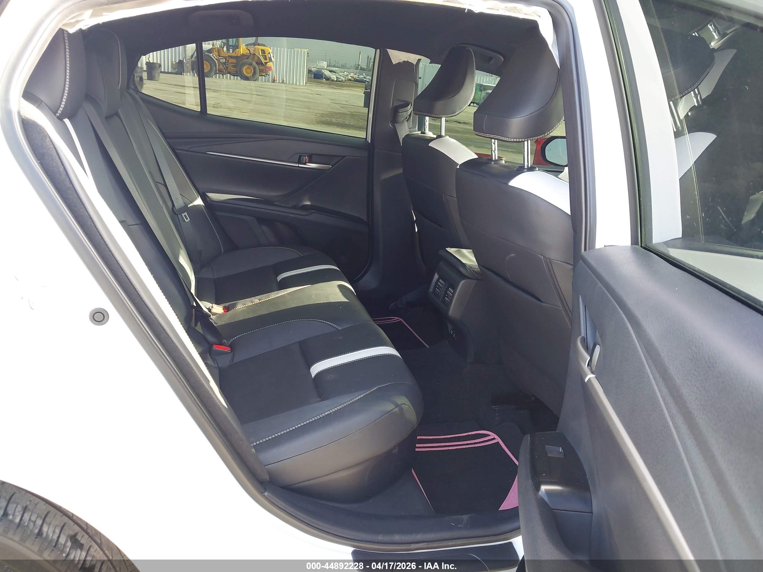 TOYOTA CAMRY image 8