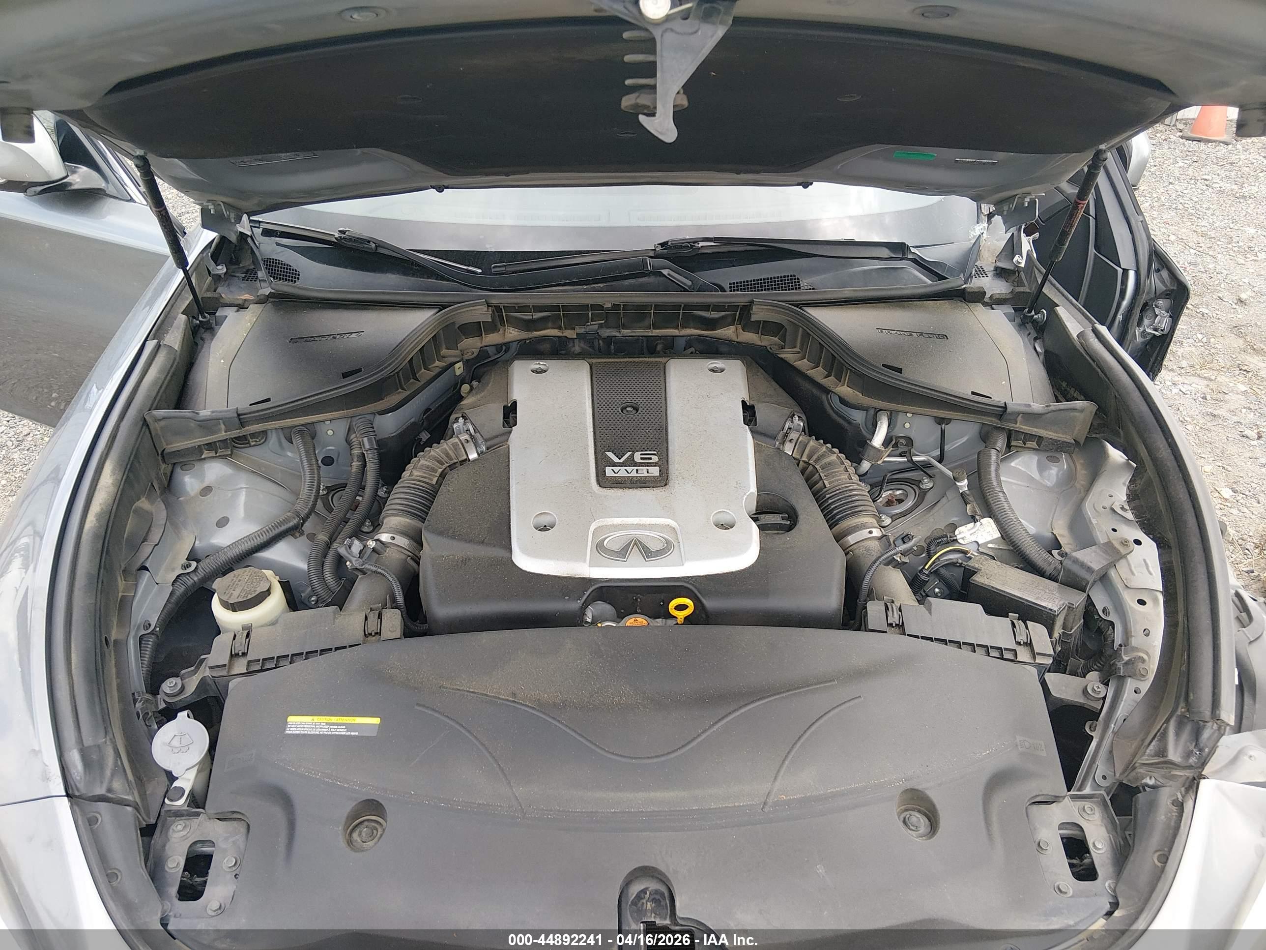 INFINITI Q70L image 10