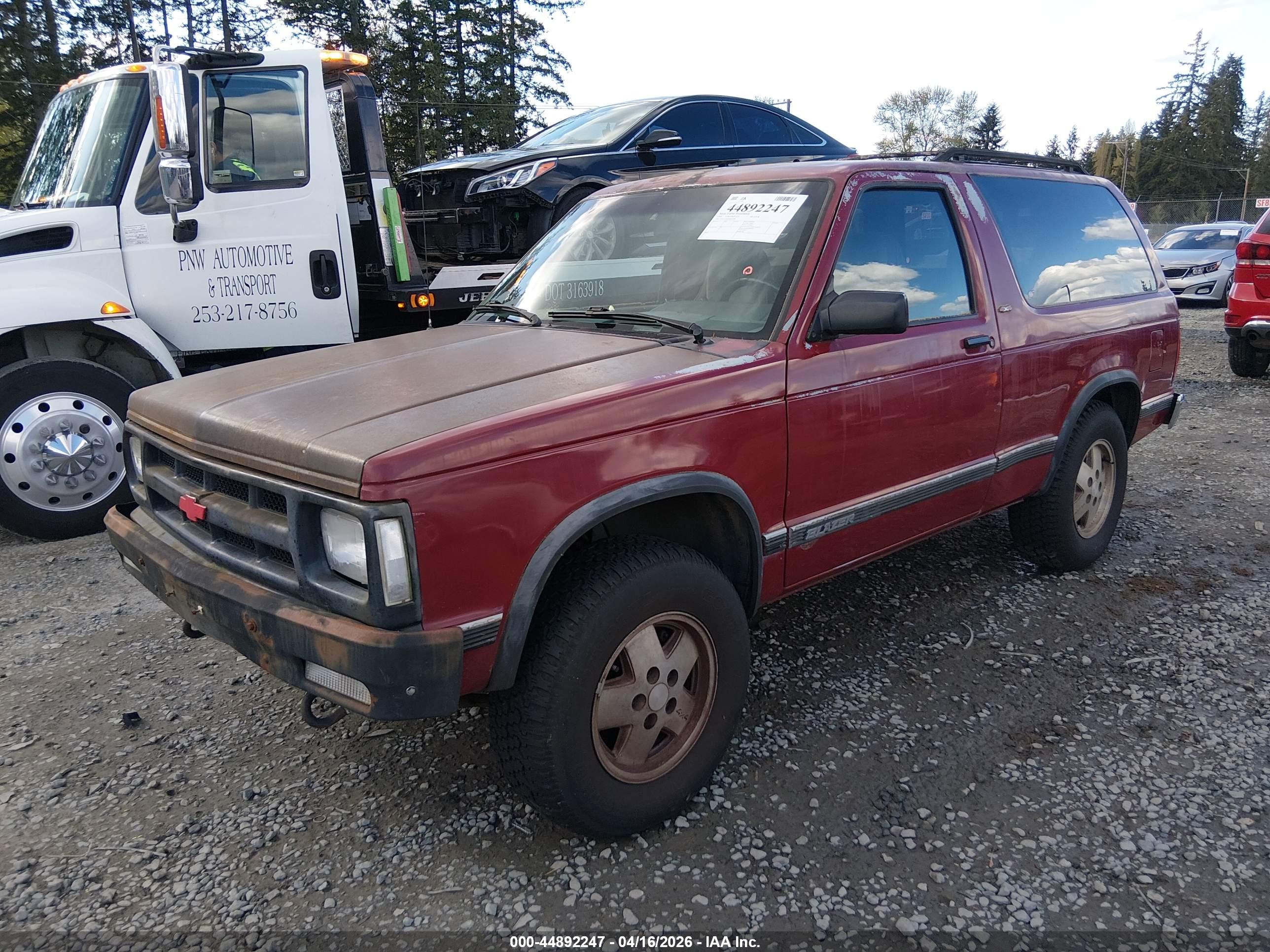 CHEVROLET BLAZER image 2