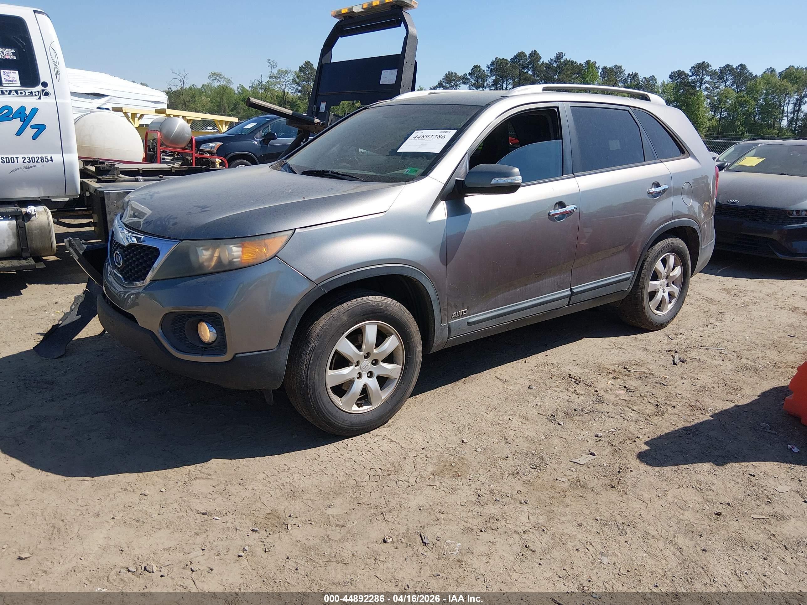 KIA SORENTO image 2