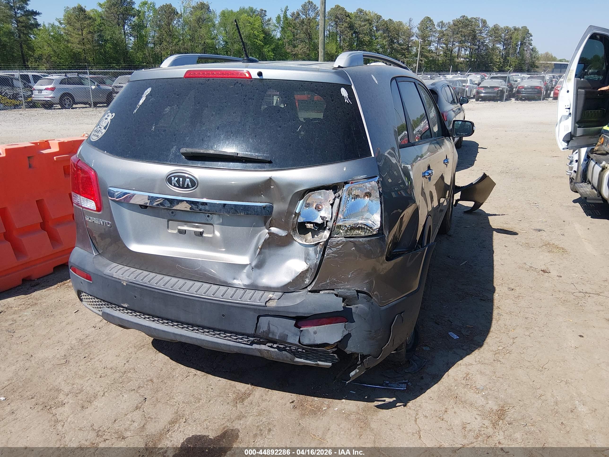 KIA SORENTO image 4