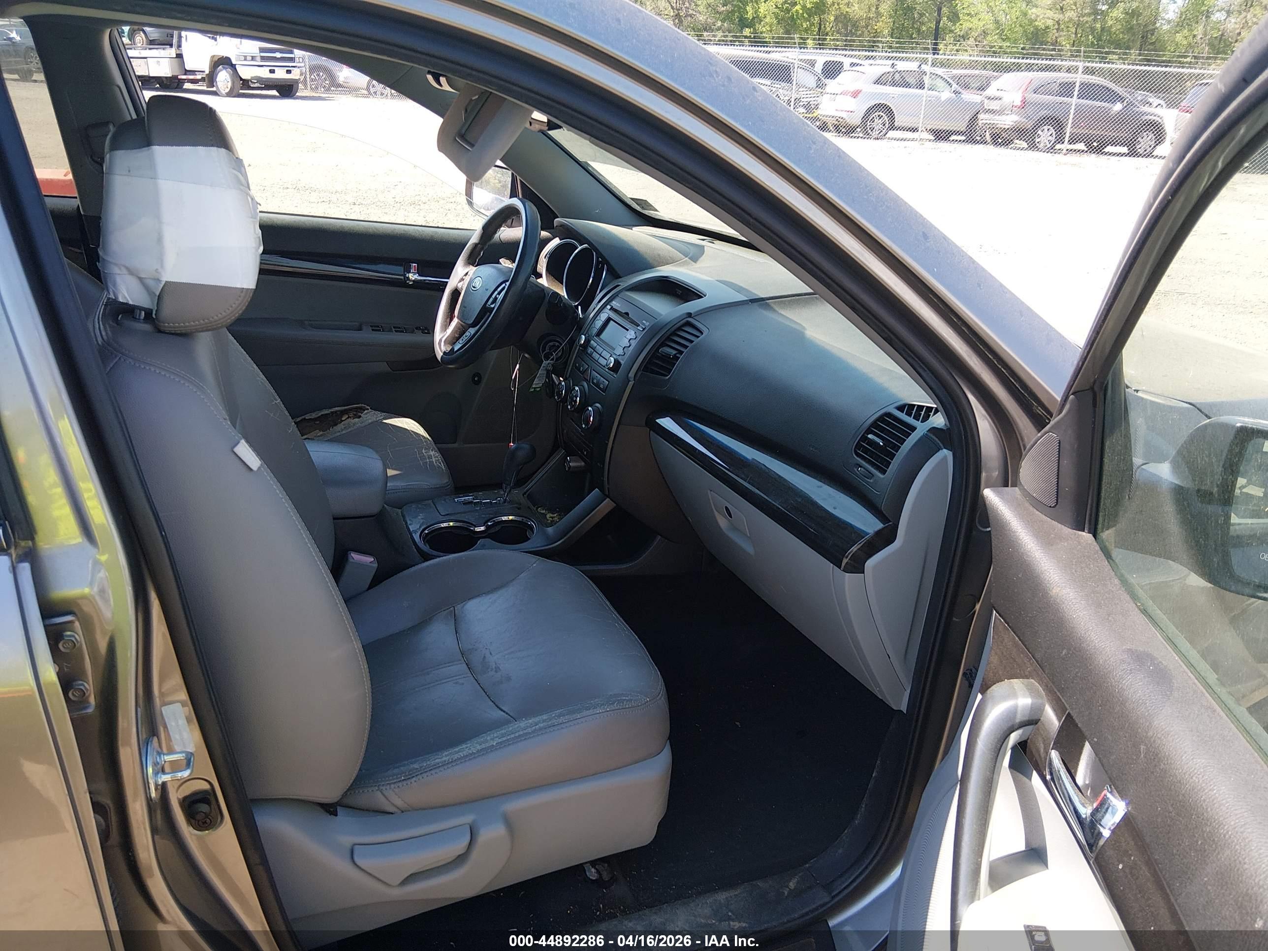 KIA SORENTO image 5