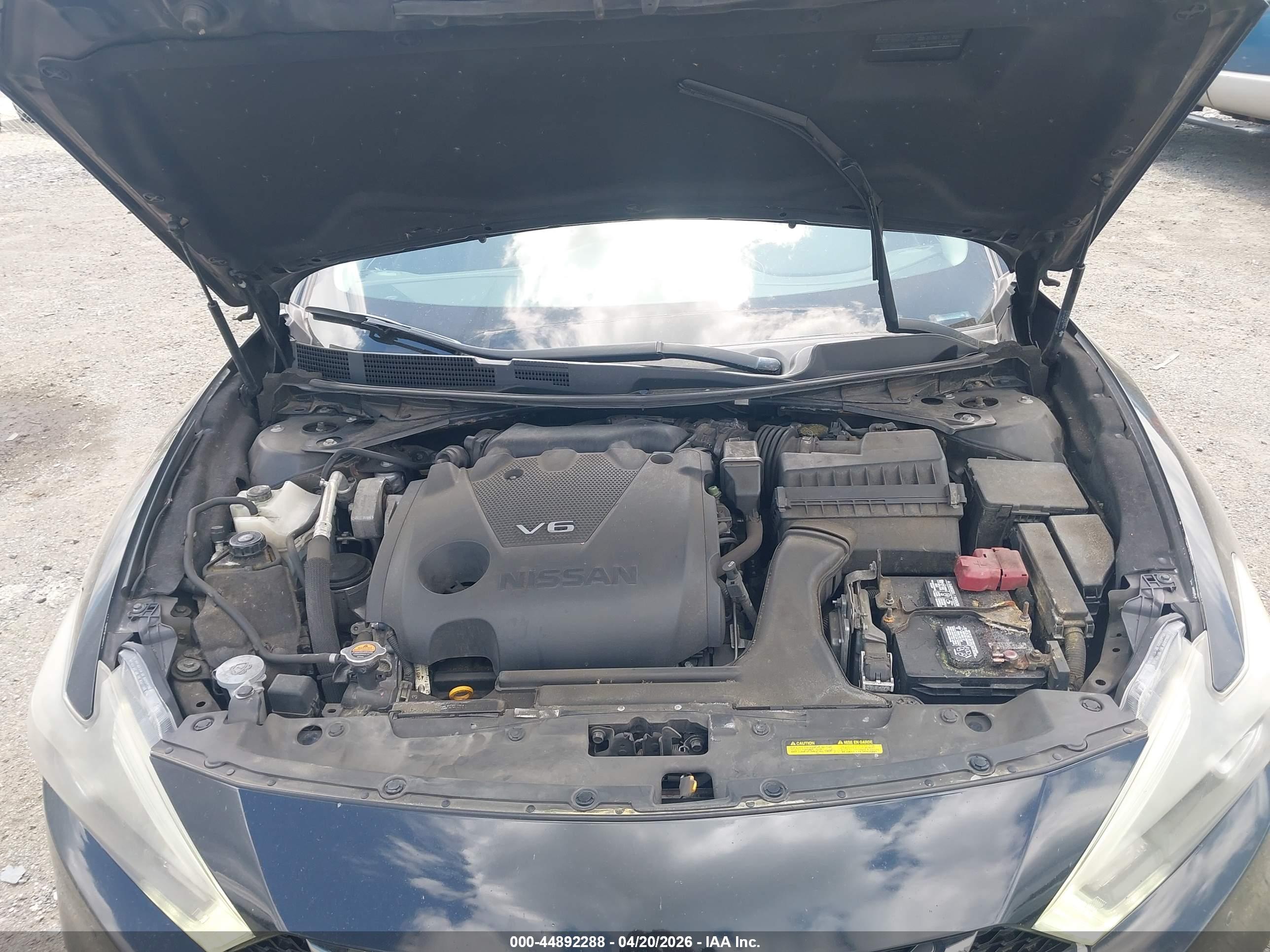 NISSAN MAXIMA image 10