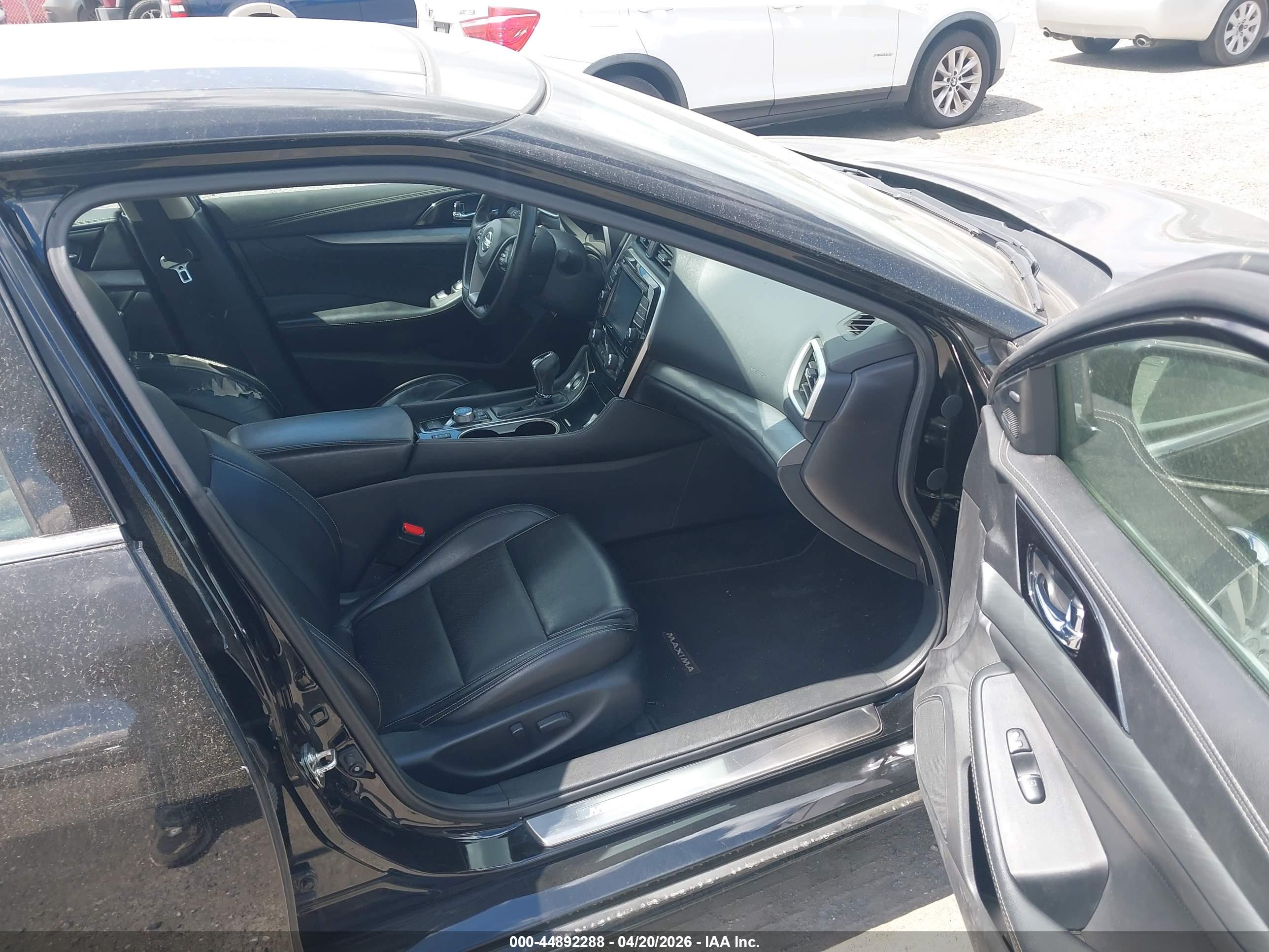 NISSAN MAXIMA image 5