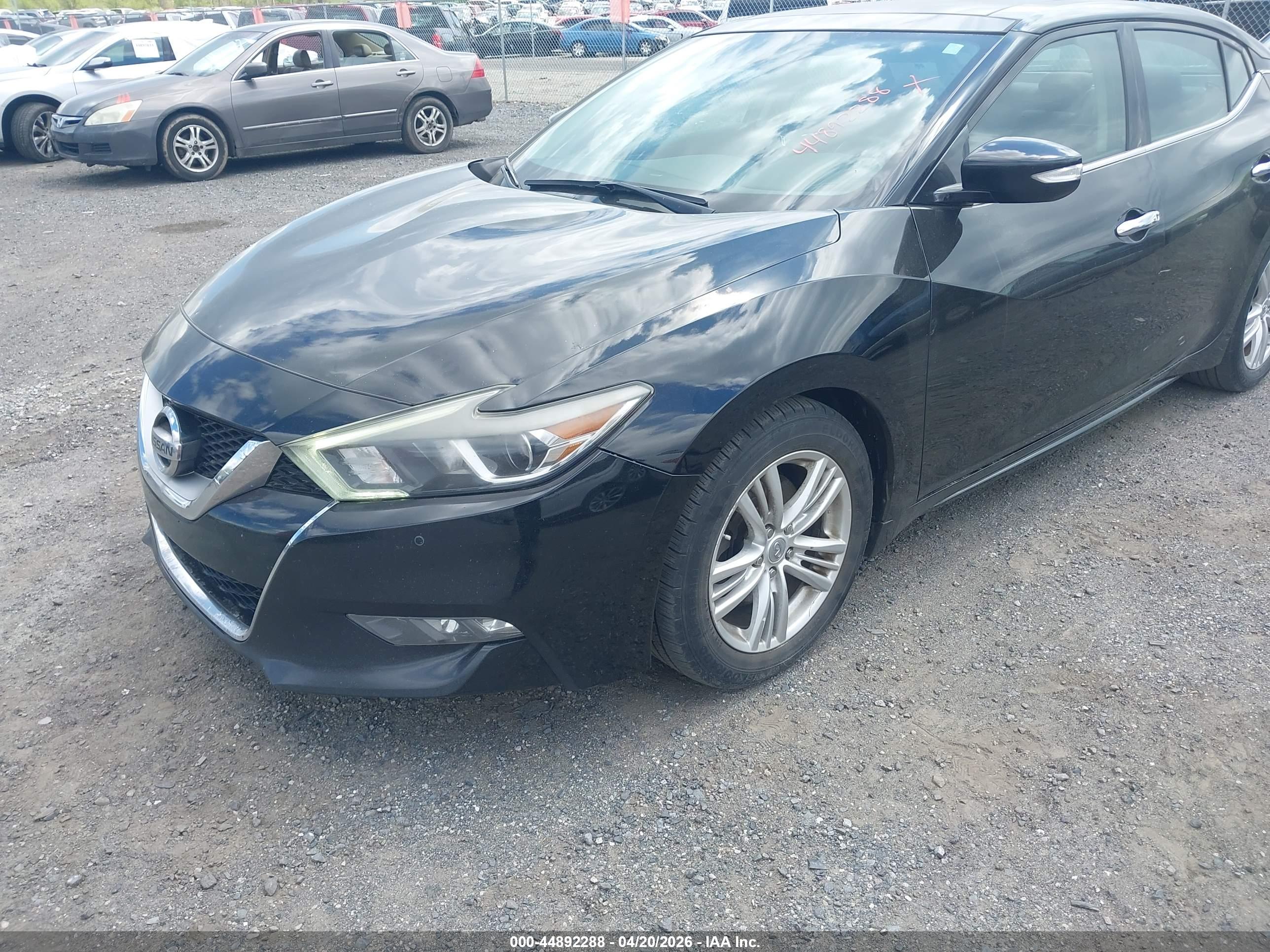 NISSAN MAXIMA image 6