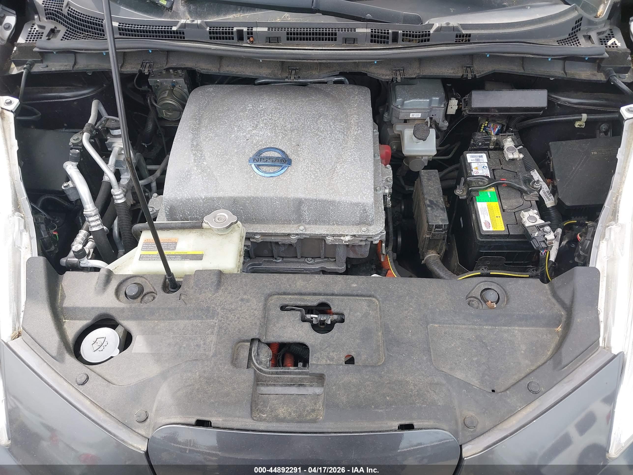 NISSAN LEAF image 10