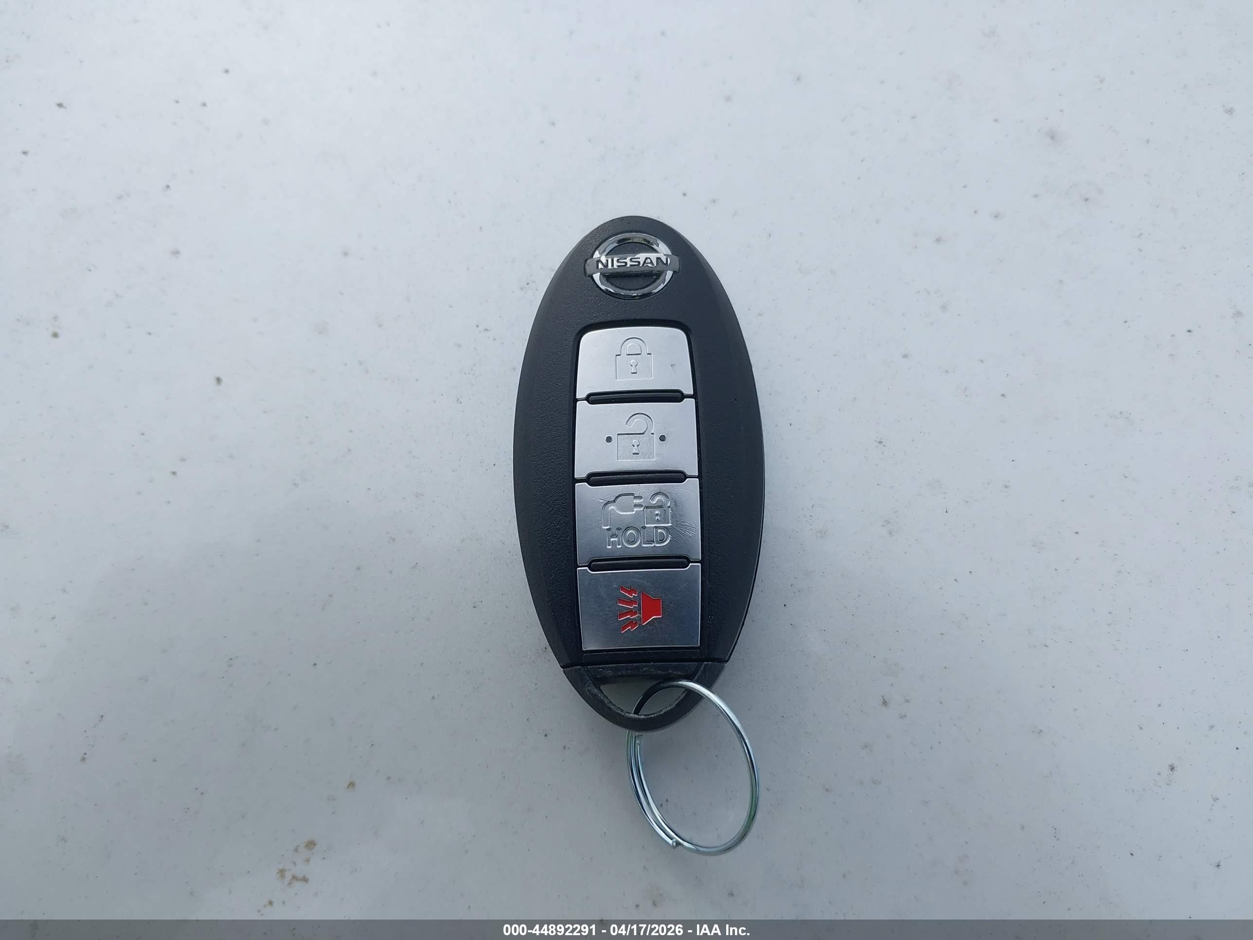 NISSAN LEAF image 11
