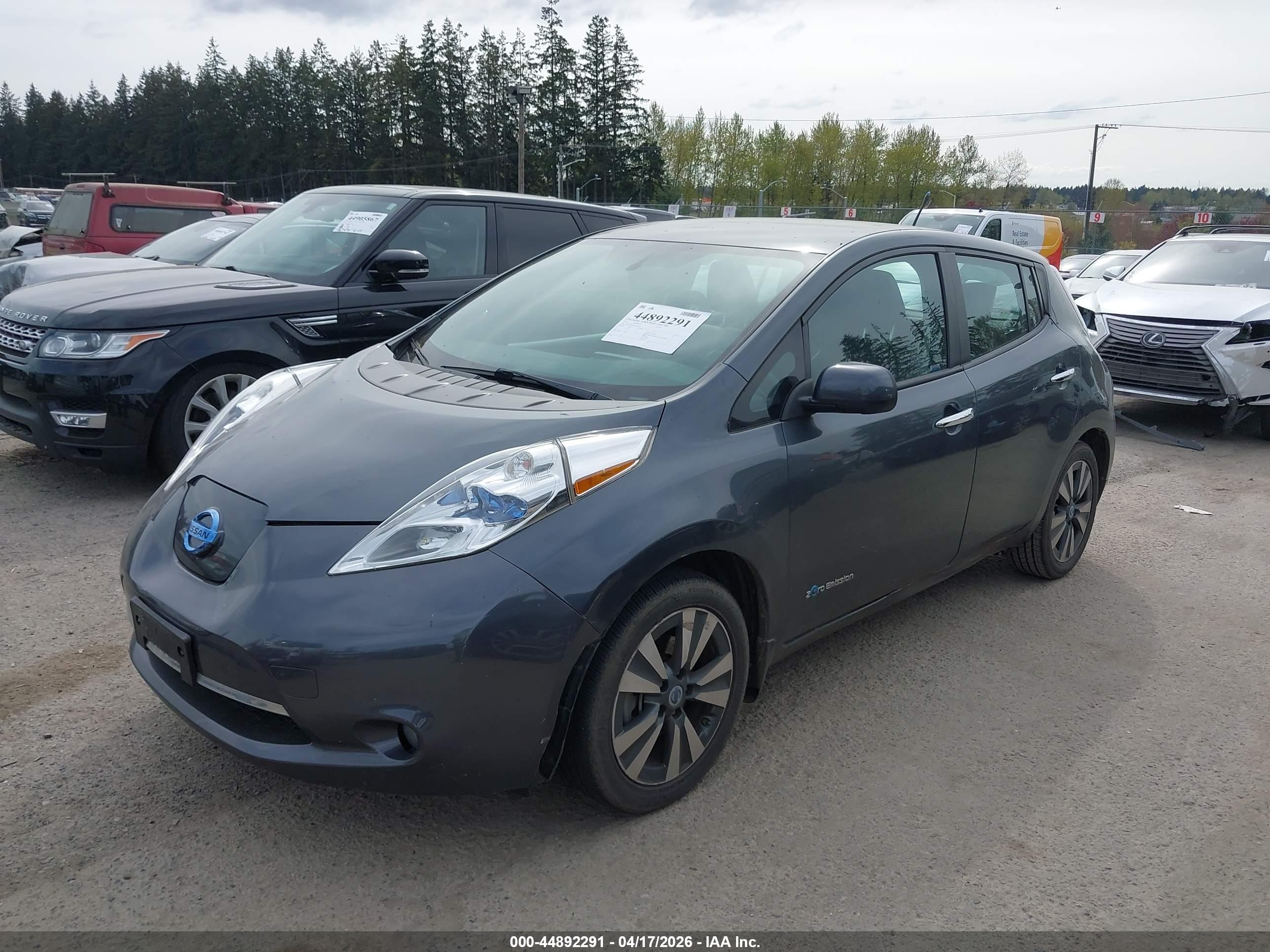 NISSAN LEAF image 2