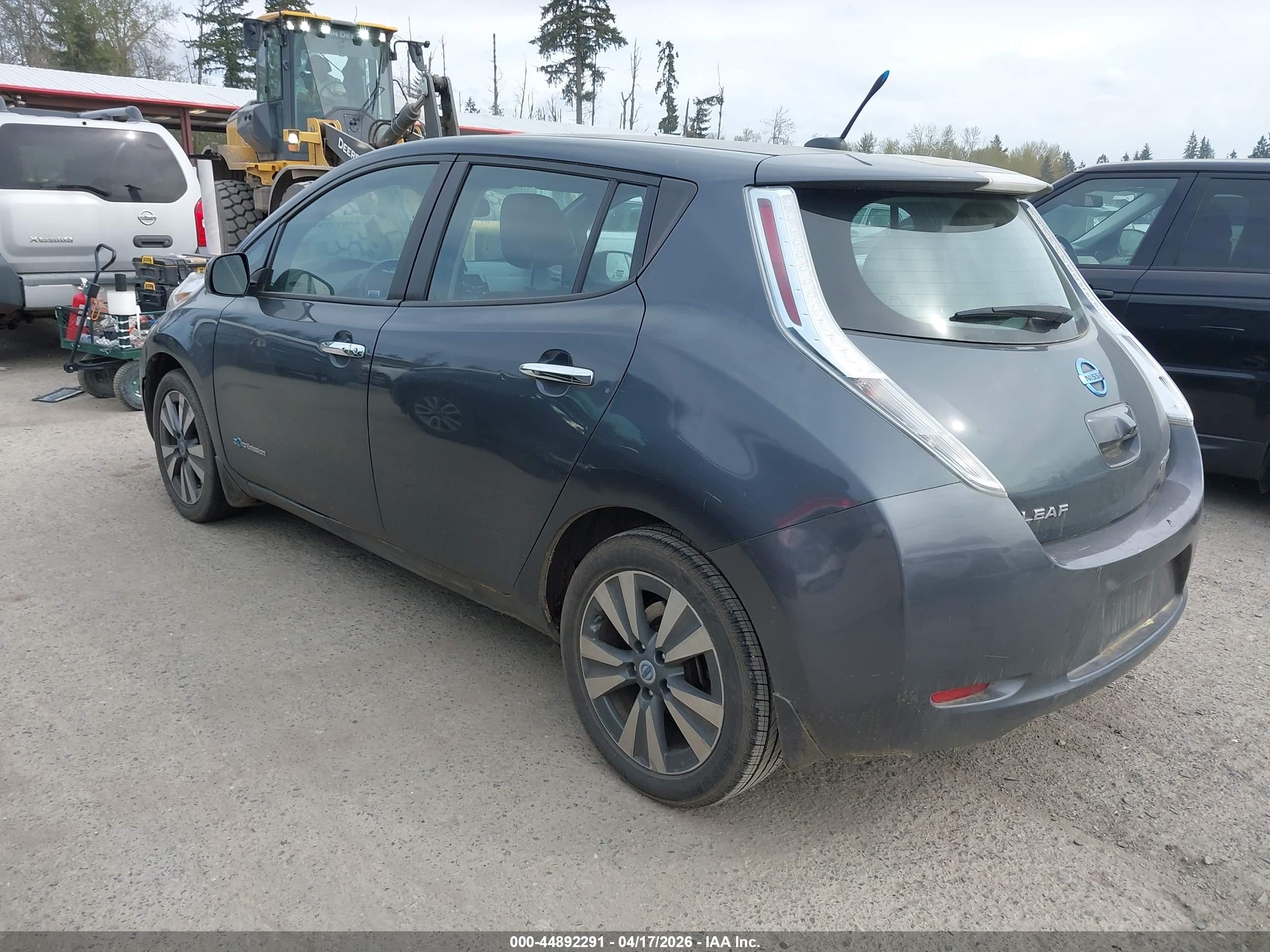 NISSAN LEAF image 3