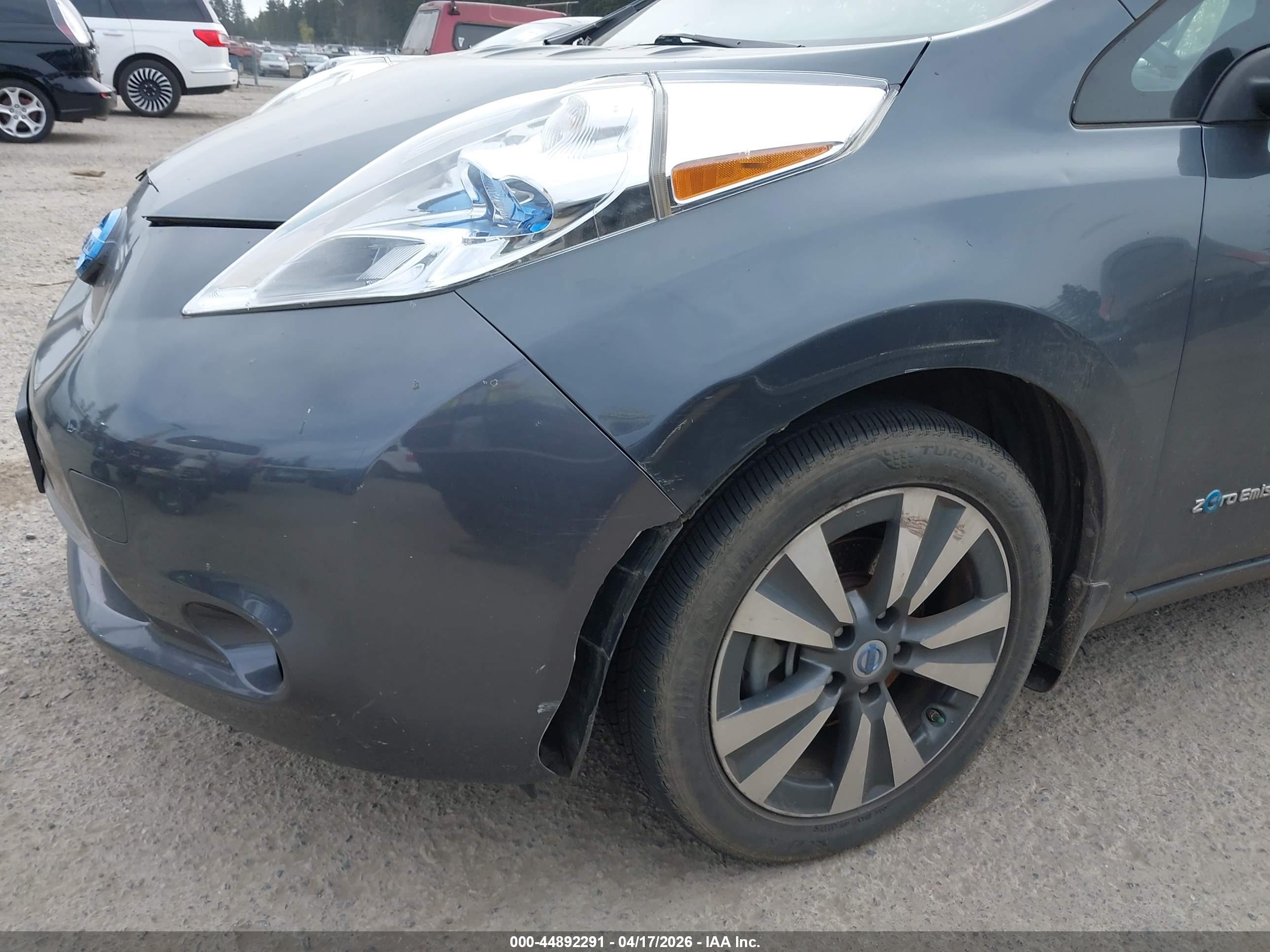 NISSAN LEAF image 6