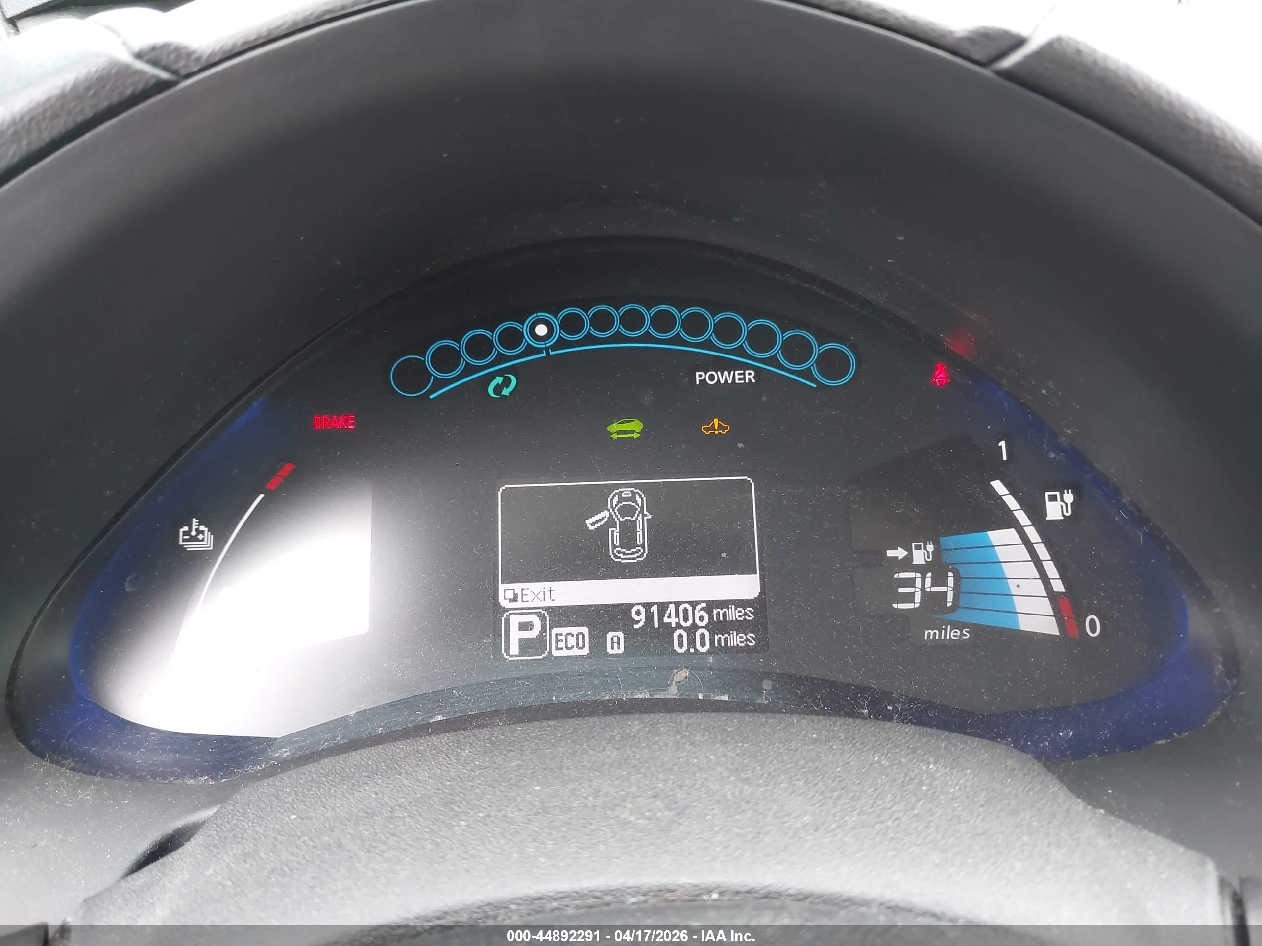 NISSAN LEAF image 7