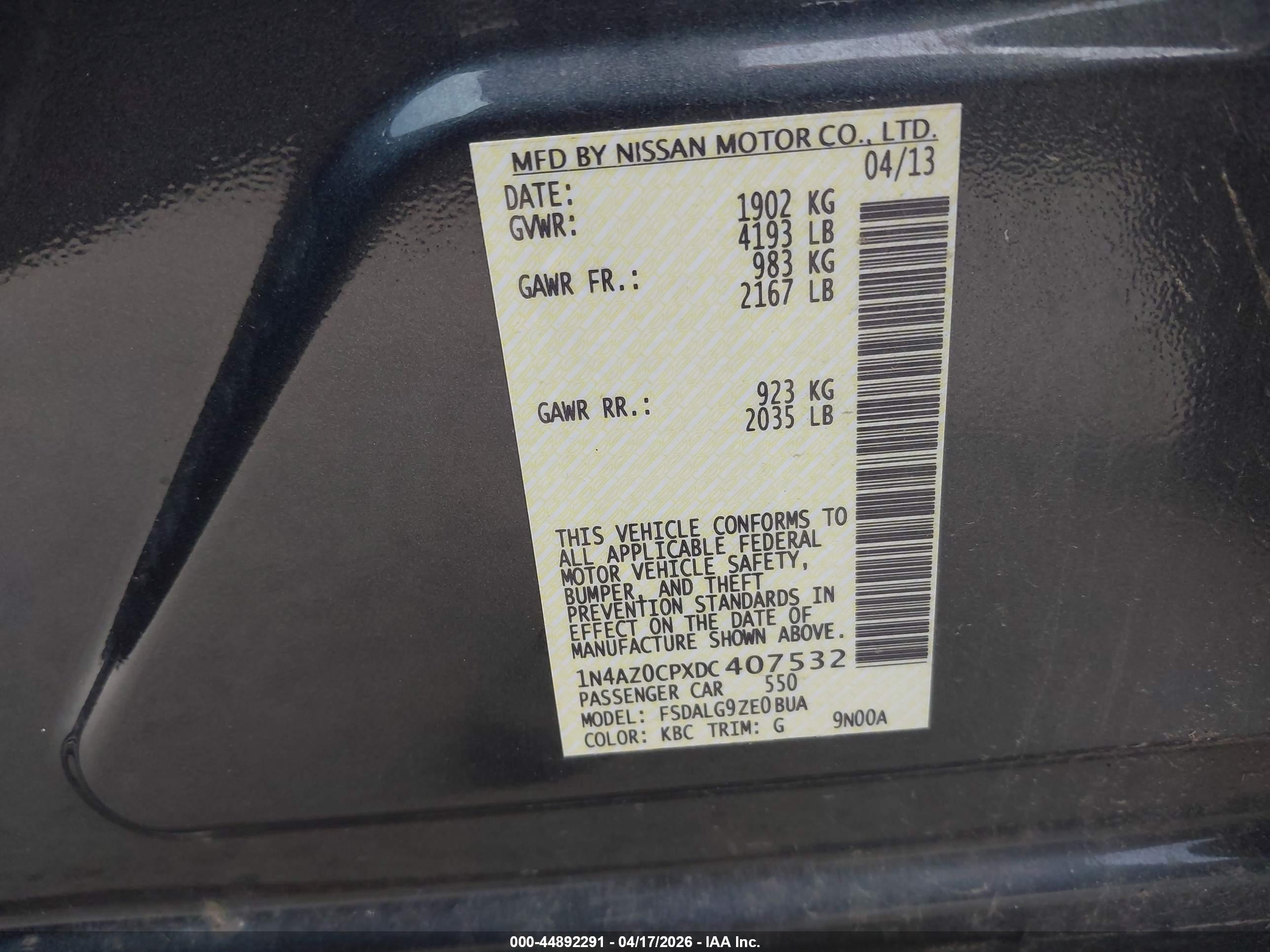 NISSAN LEAF image 9