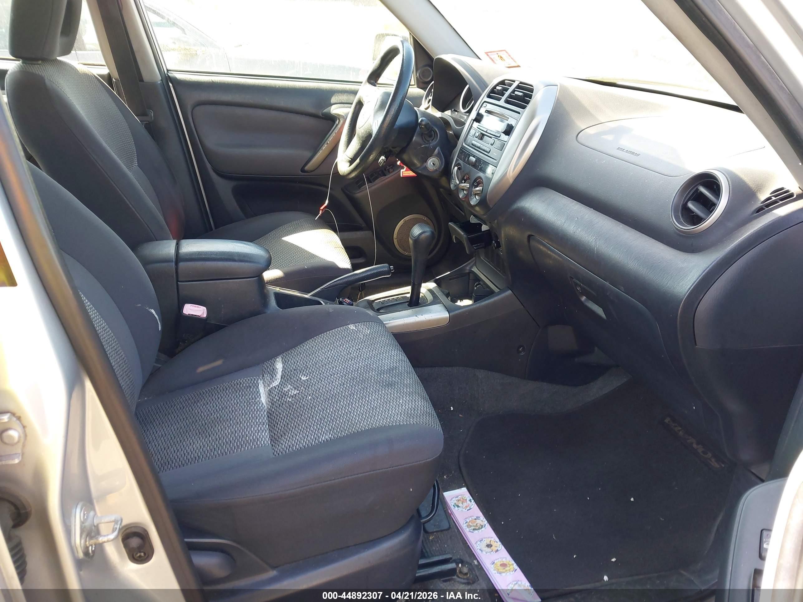 TOYOTA RAV4 image 5