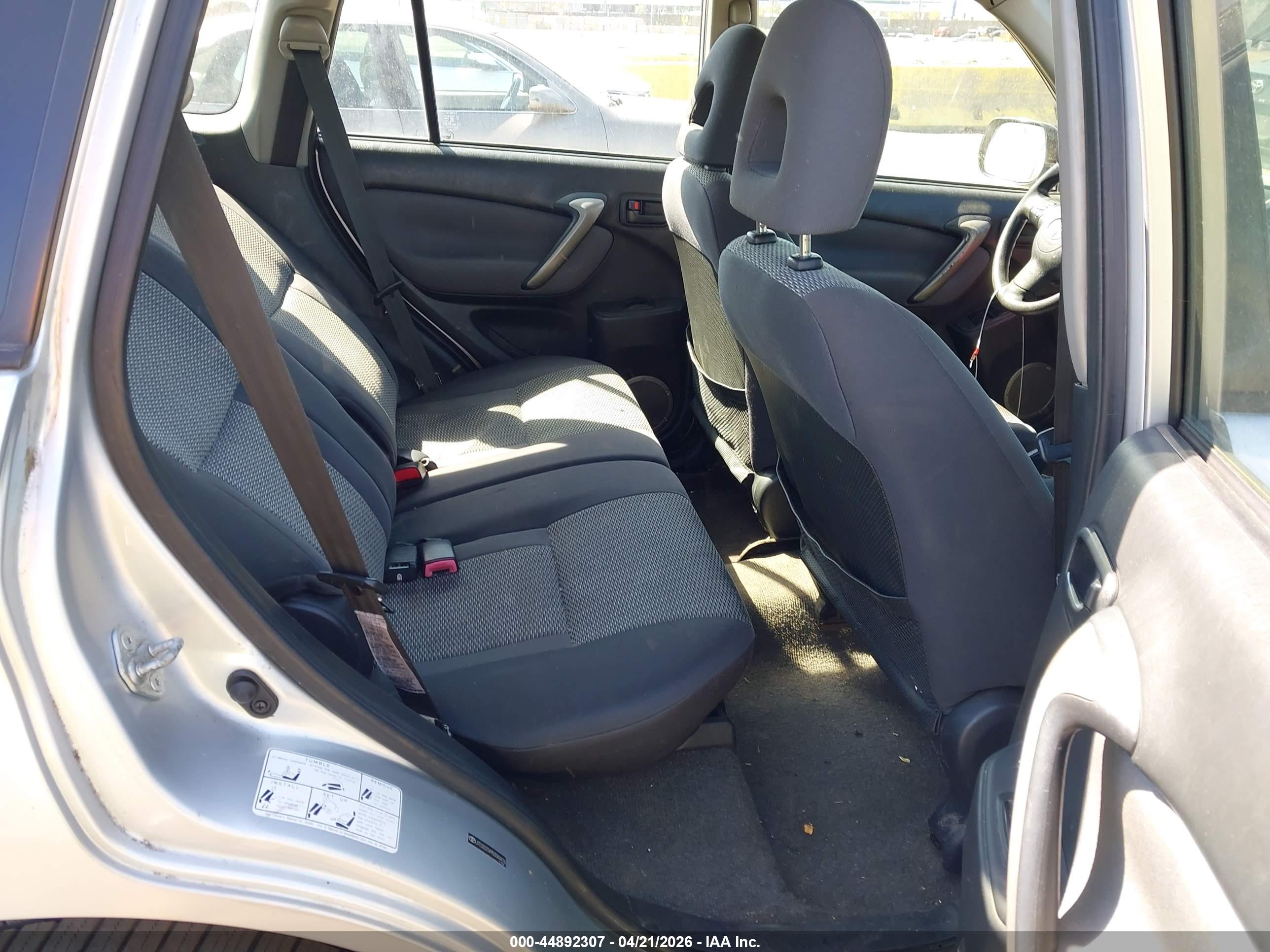 TOYOTA RAV4 image 8
