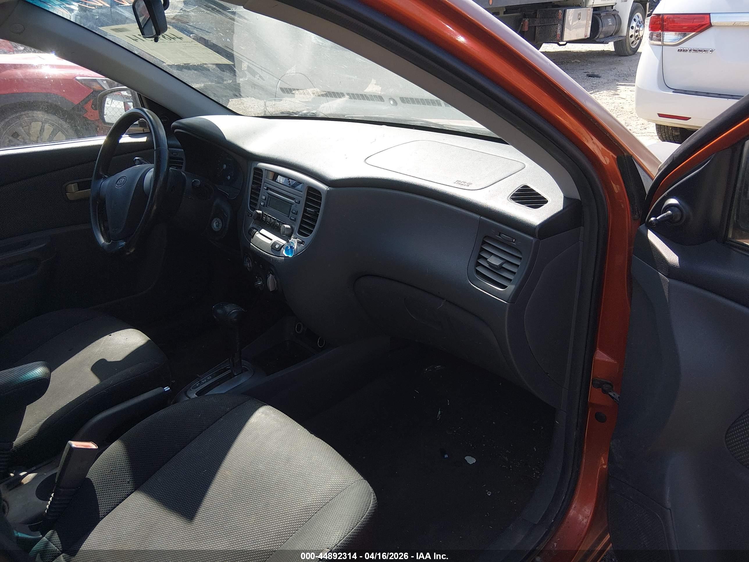 KIA RIO5 image 5