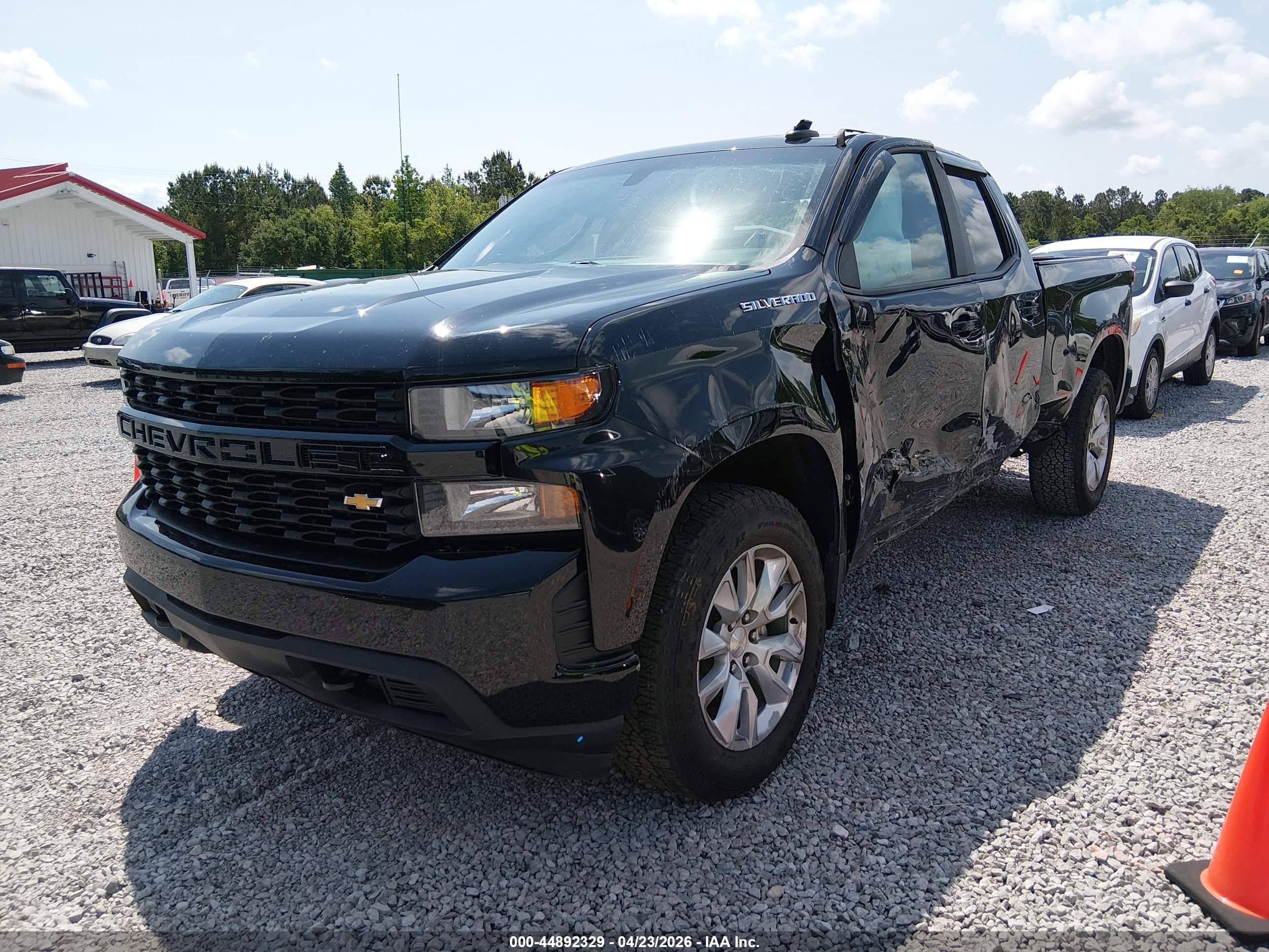 CHEVROLET SILVERADO image 2