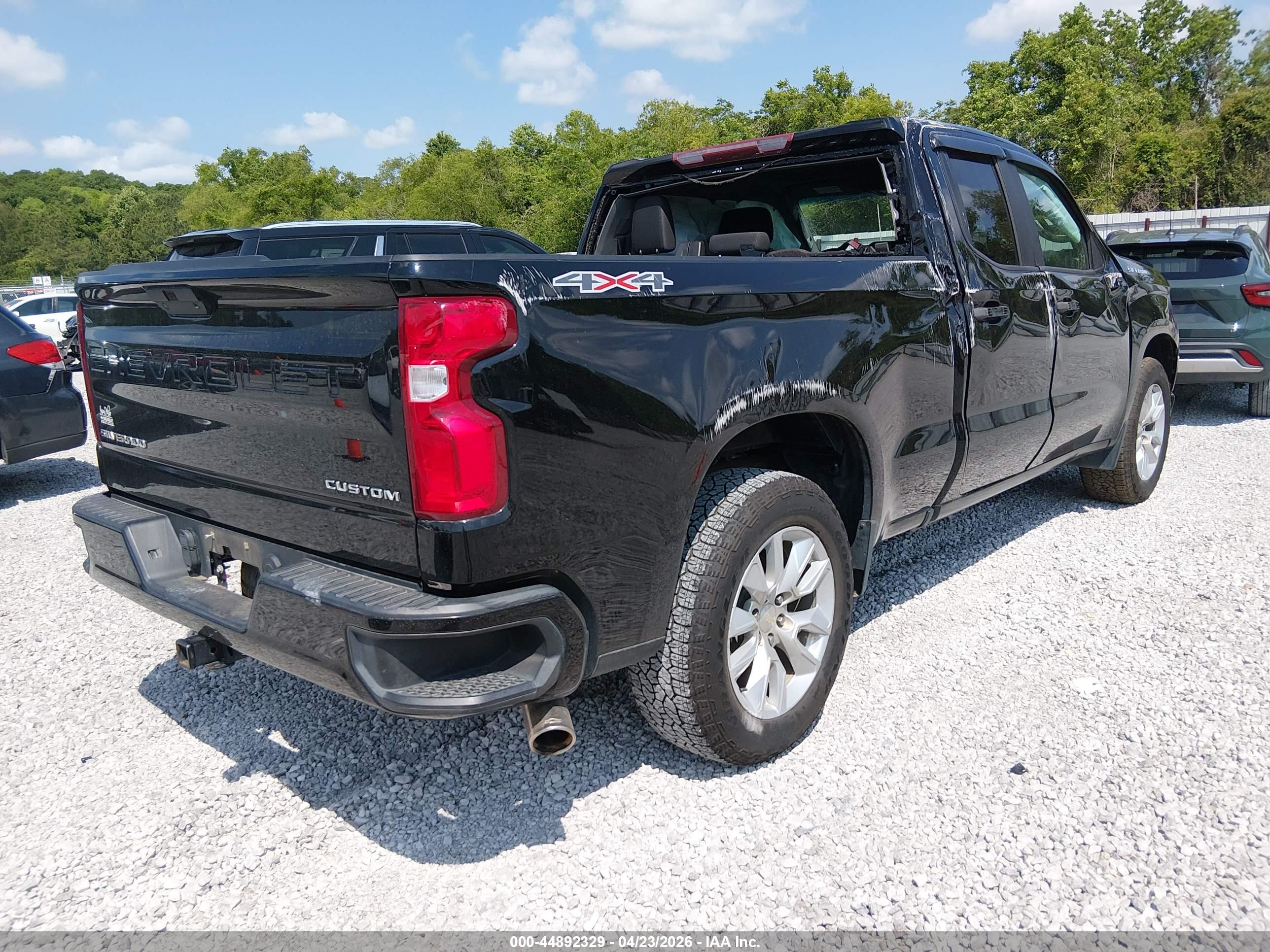 CHEVROLET SILVERADO image 4