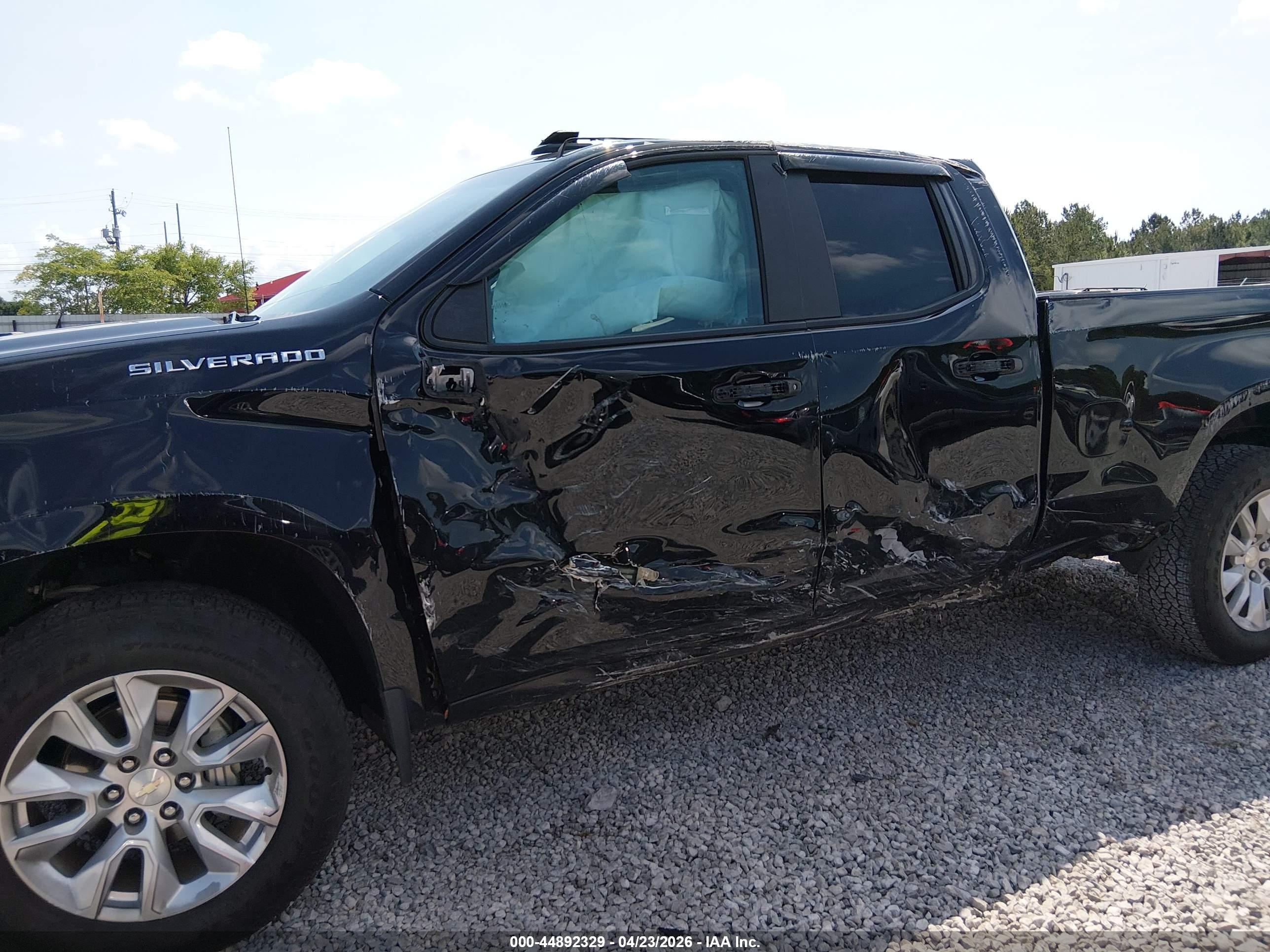 CHEVROLET SILVERADO image 6