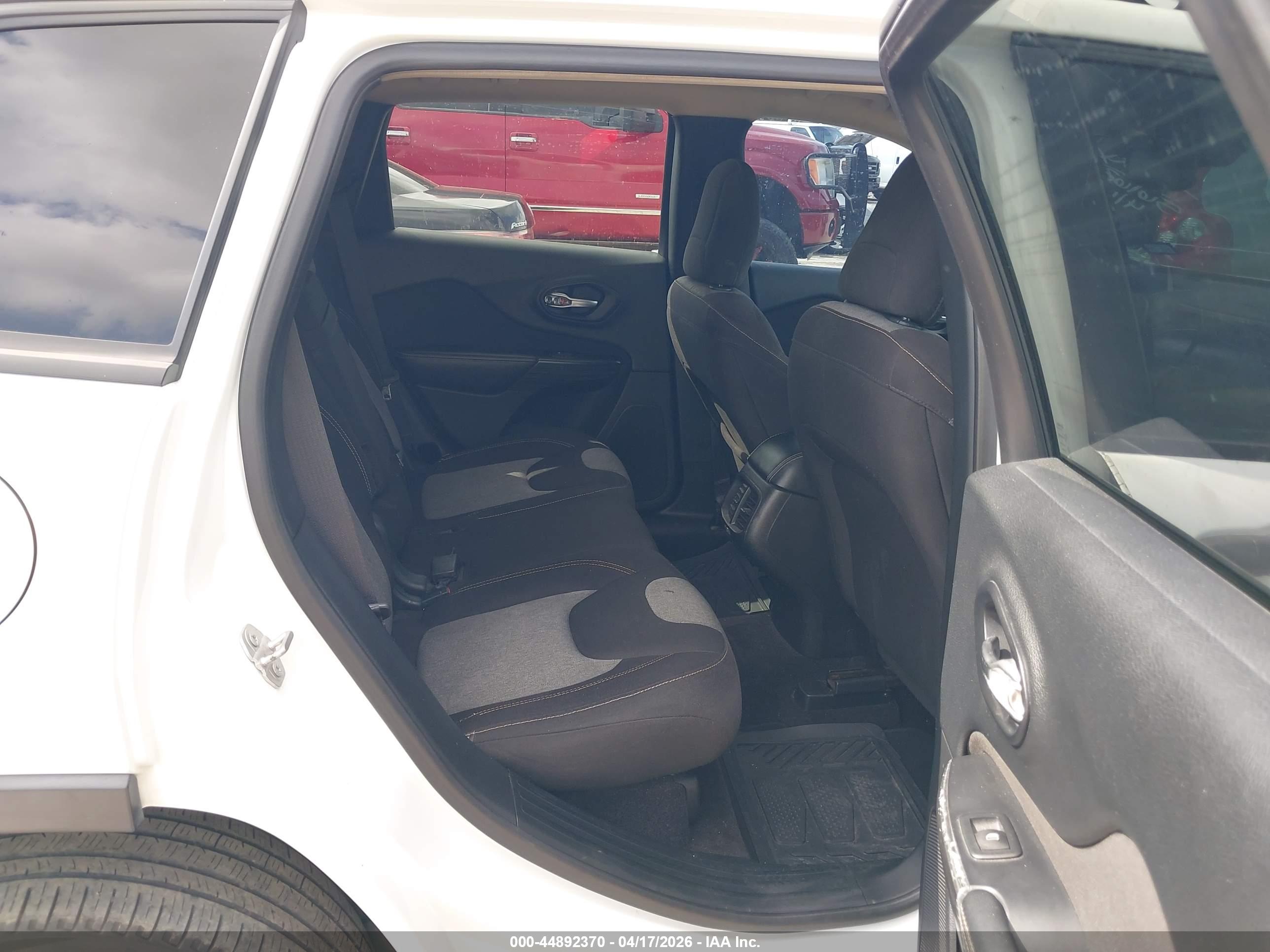JEEP CHEROKEE image 8