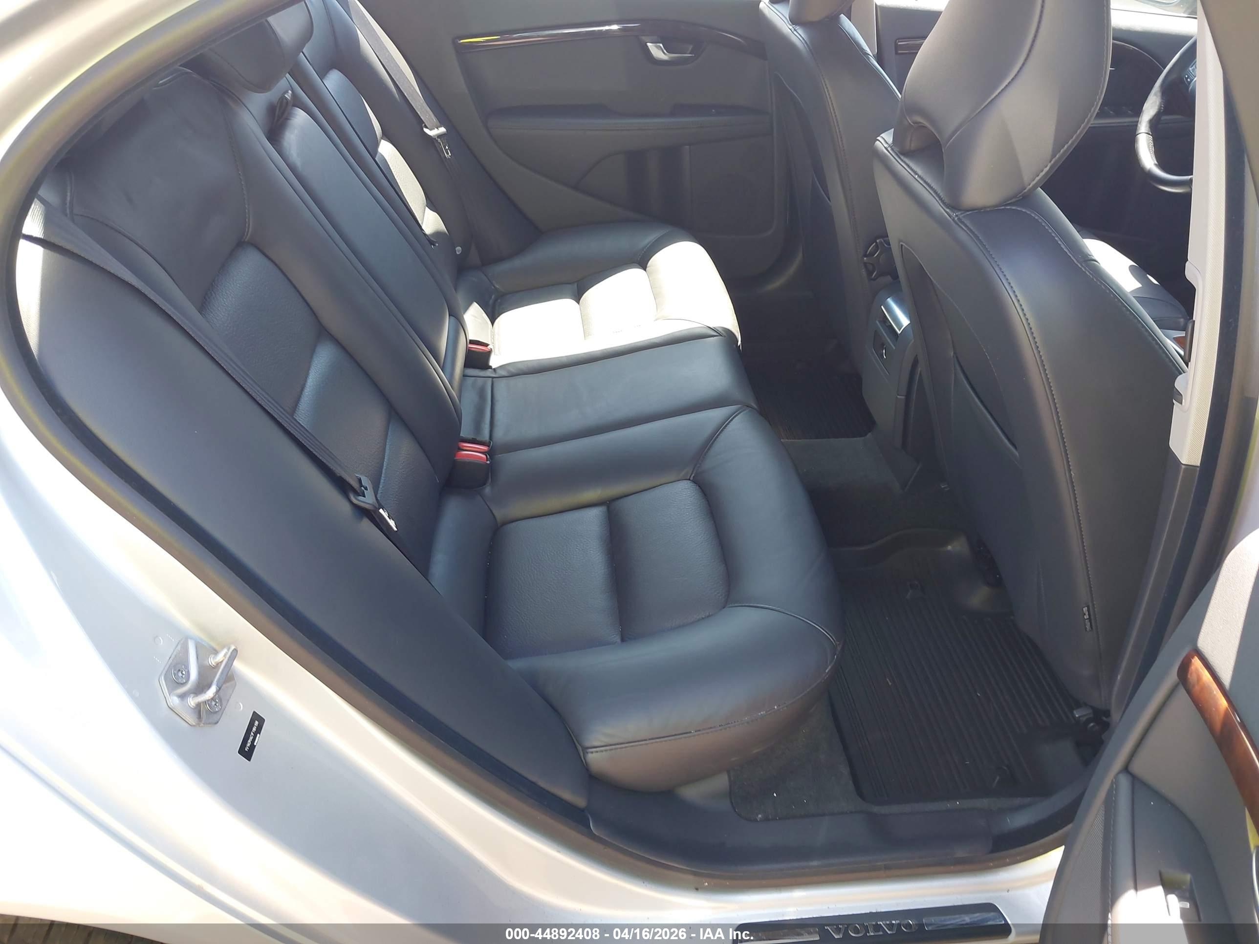 VOLVO S80 image 8
