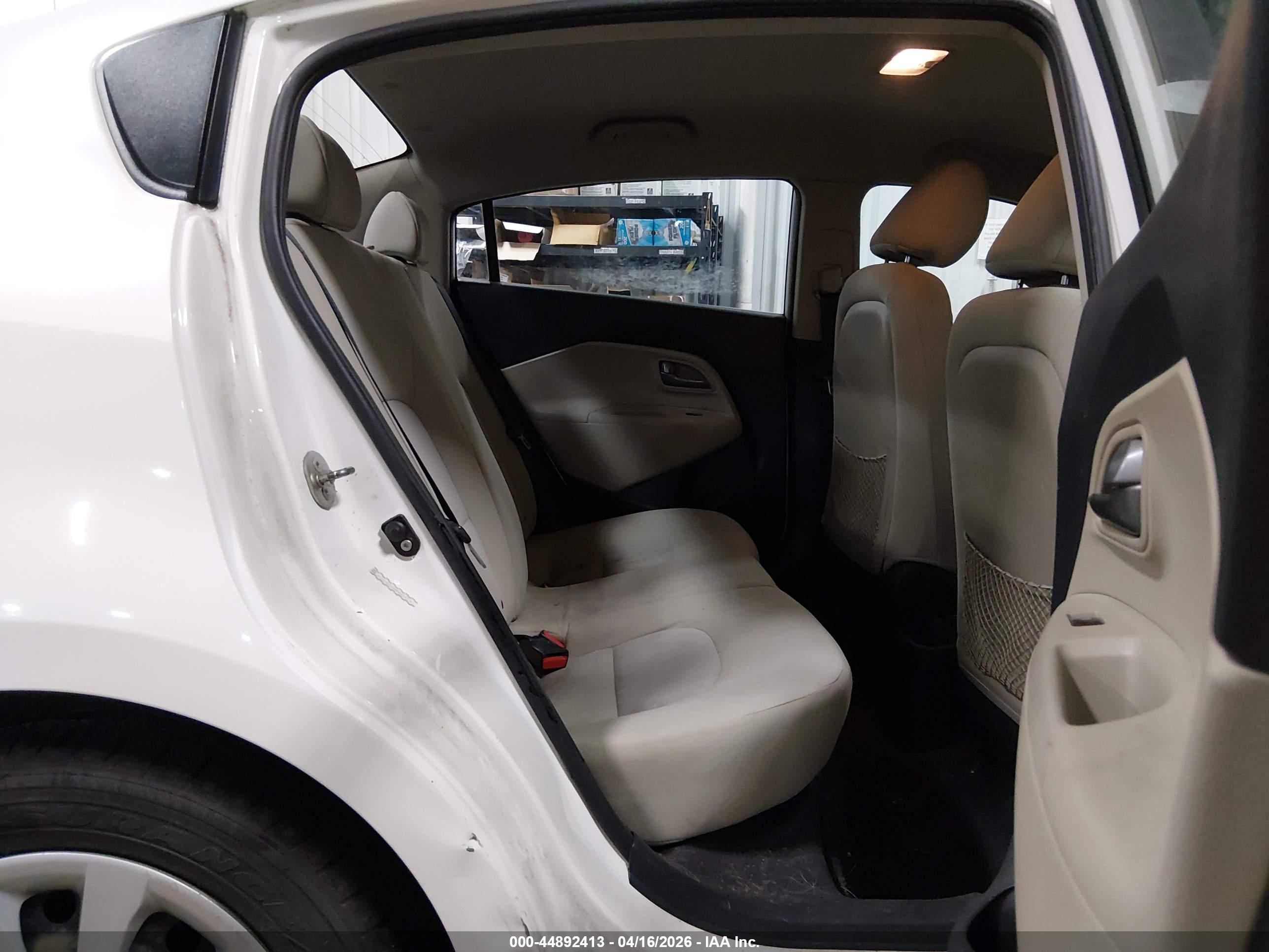 KIA RIO image 8