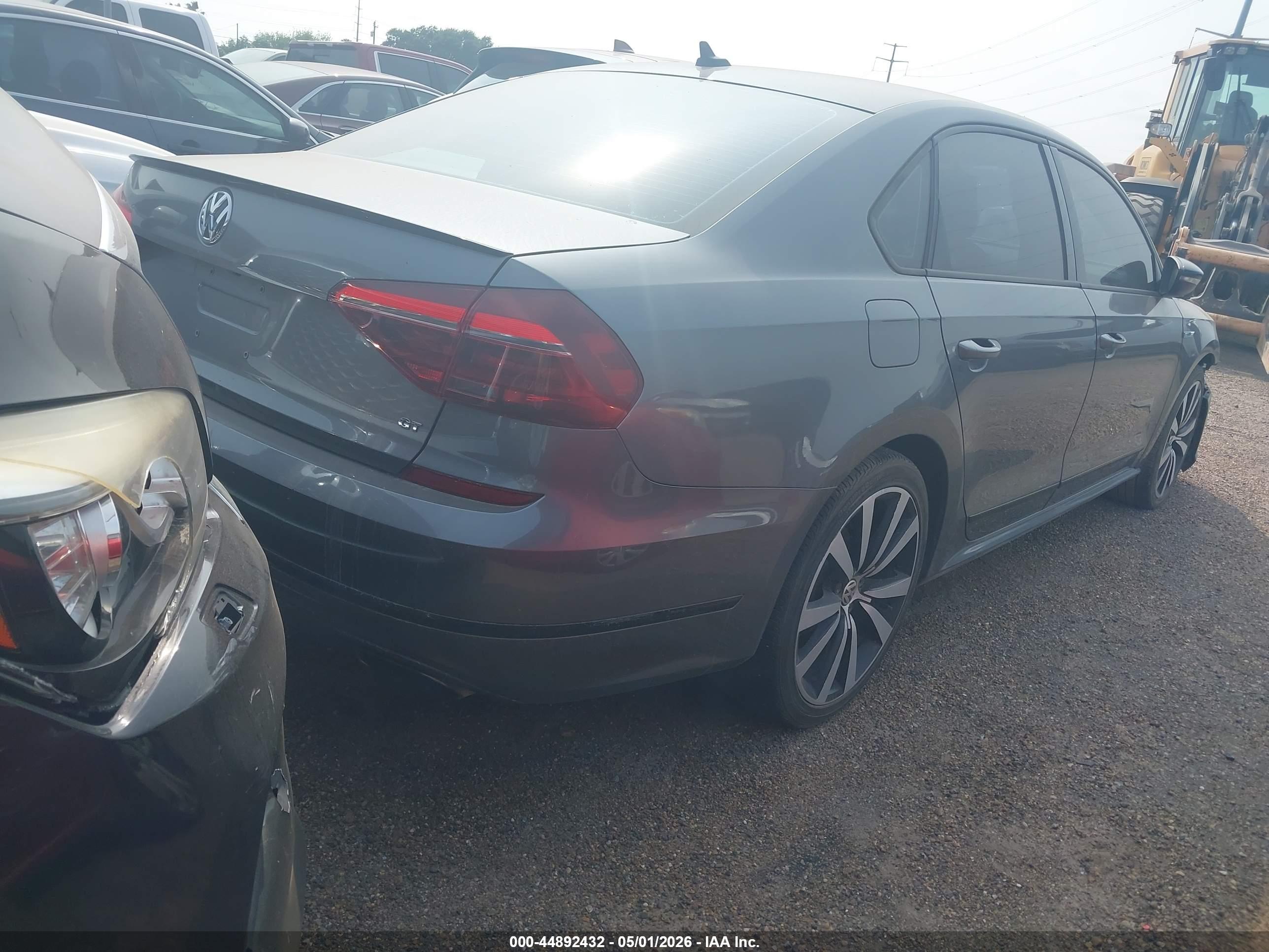 VOLKSWAGEN PASSAT image 4