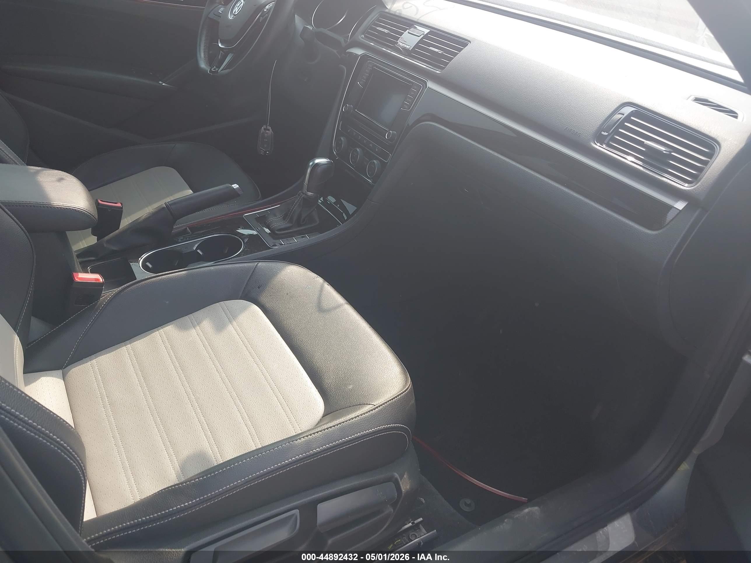 VOLKSWAGEN PASSAT image 5