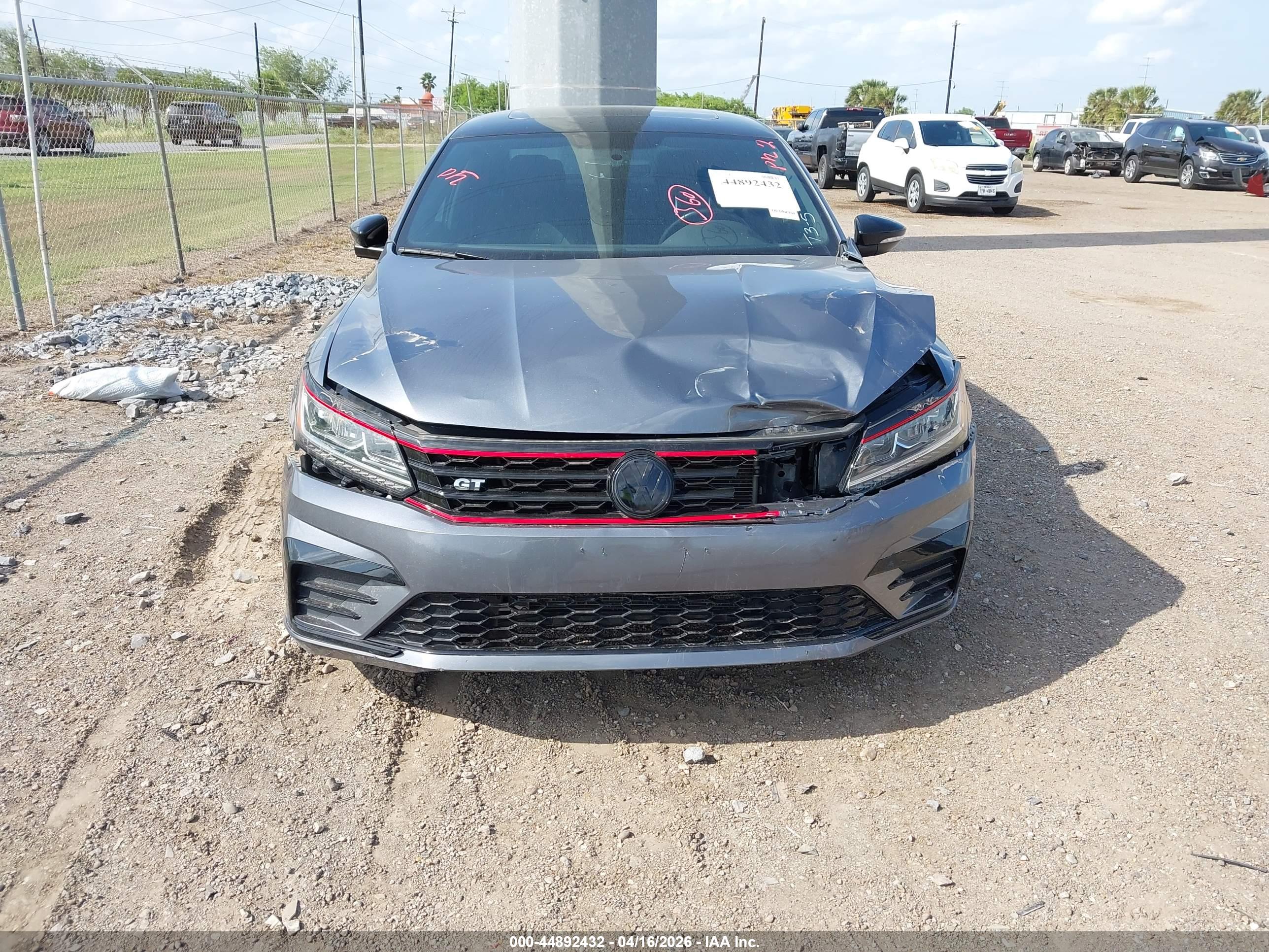 VOLKSWAGEN PASSAT image 6