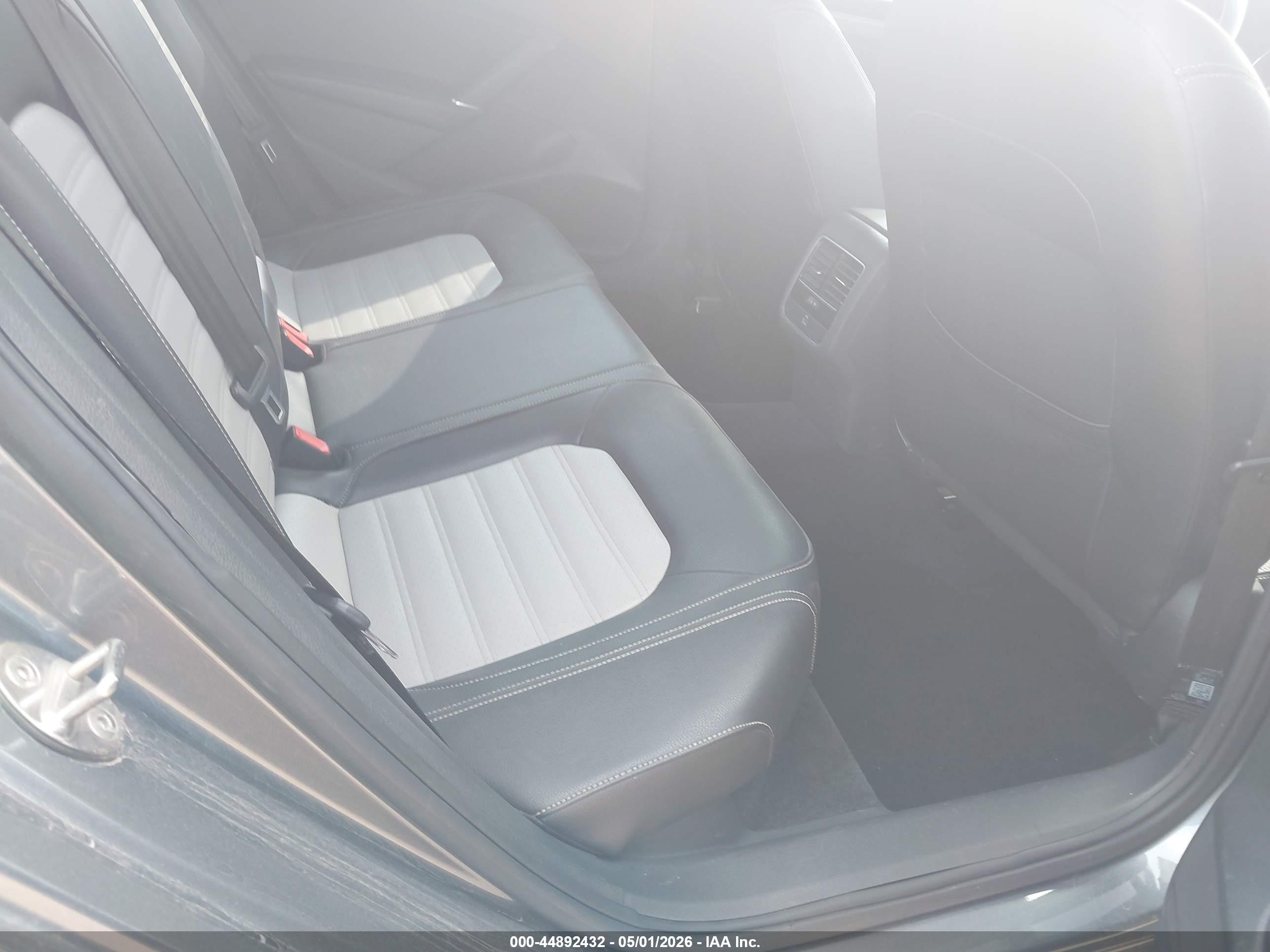 VOLKSWAGEN PASSAT image 8
