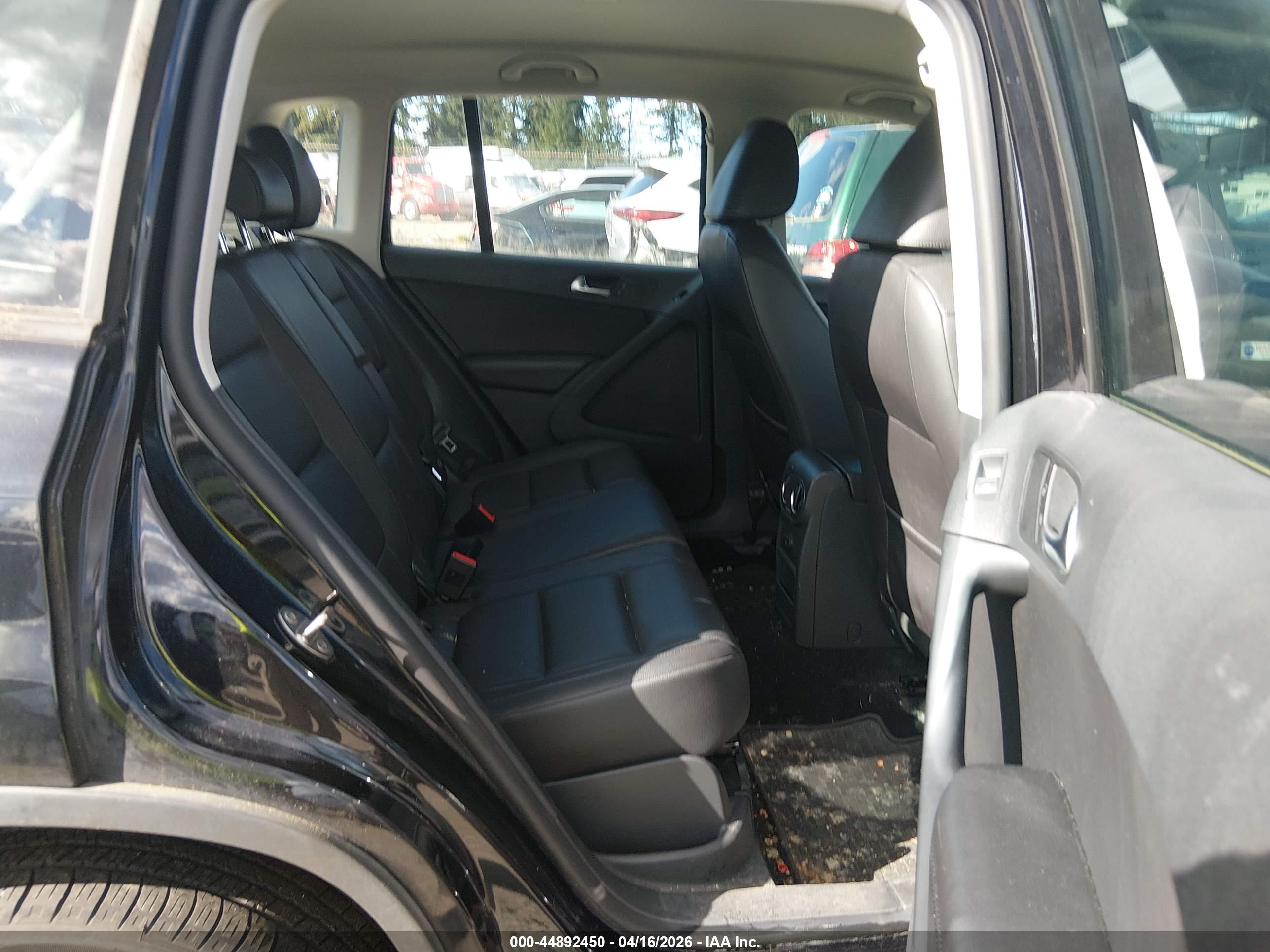 VOLKSWAGEN TIGUAN image 8