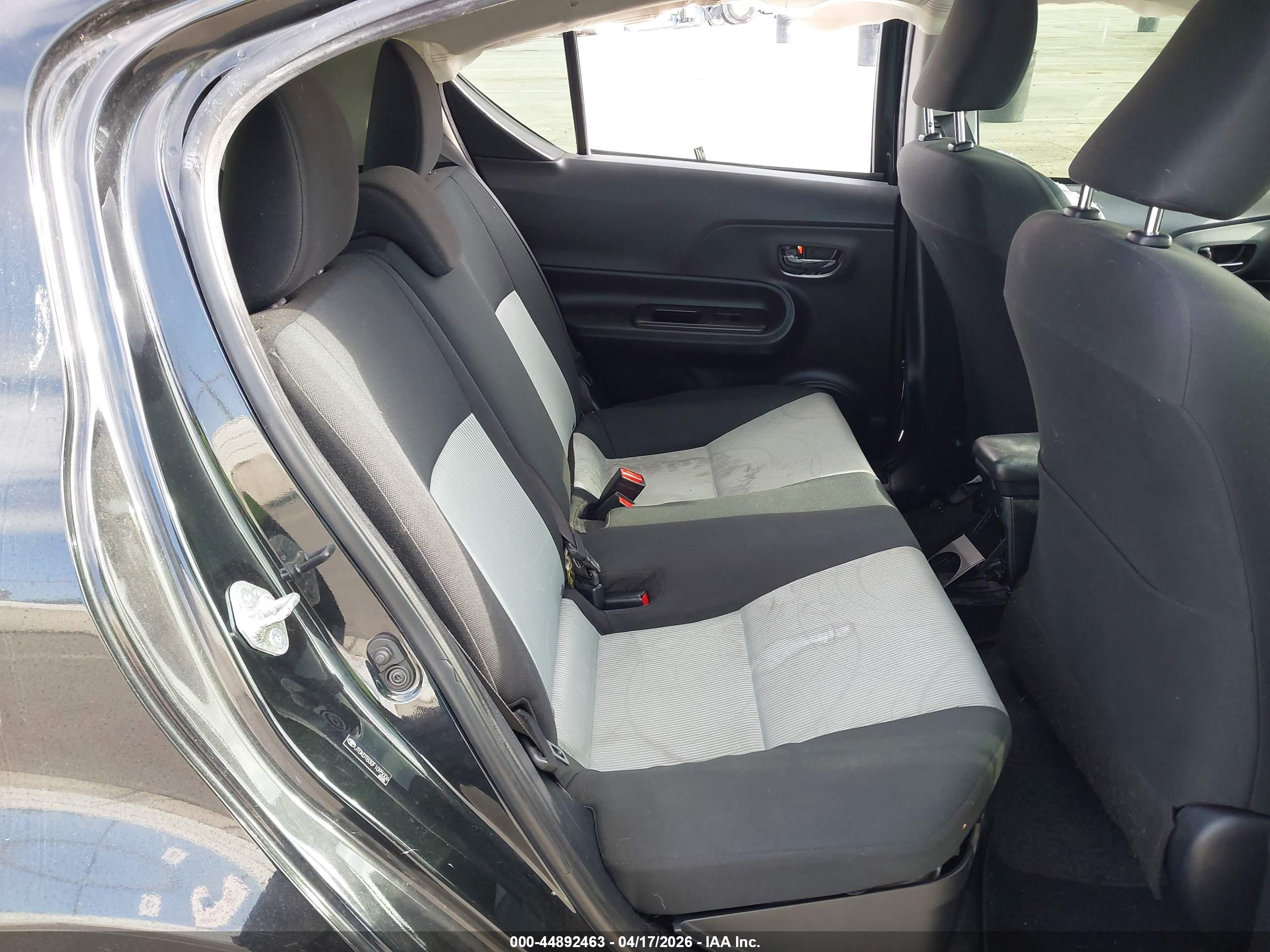 TOYOTA PRIUS image 8
